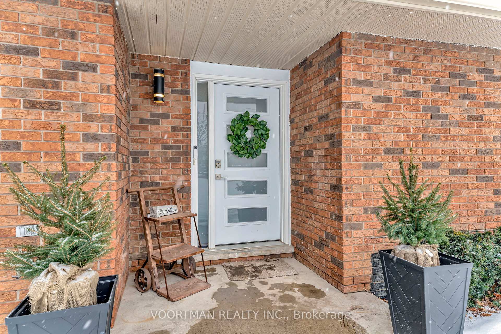 Photo 3 of 270 Rock Chapel Road, Hamilton, Rural Flamborough — HOMEH