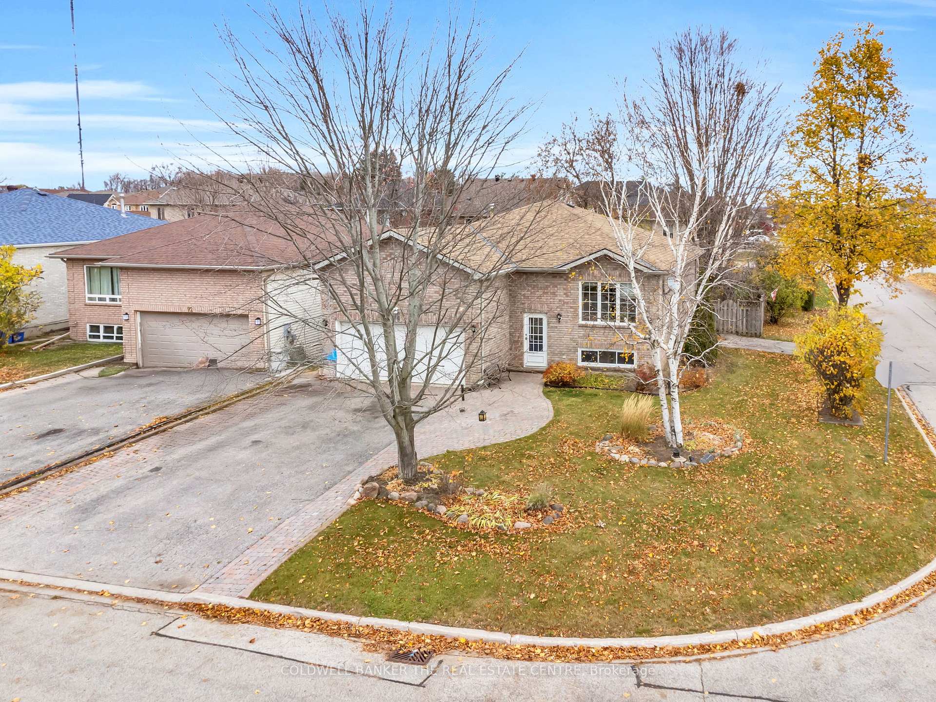 Photo 2 of 94 O'shaughnessy Crescent, Barrie, Holly — HOMEH