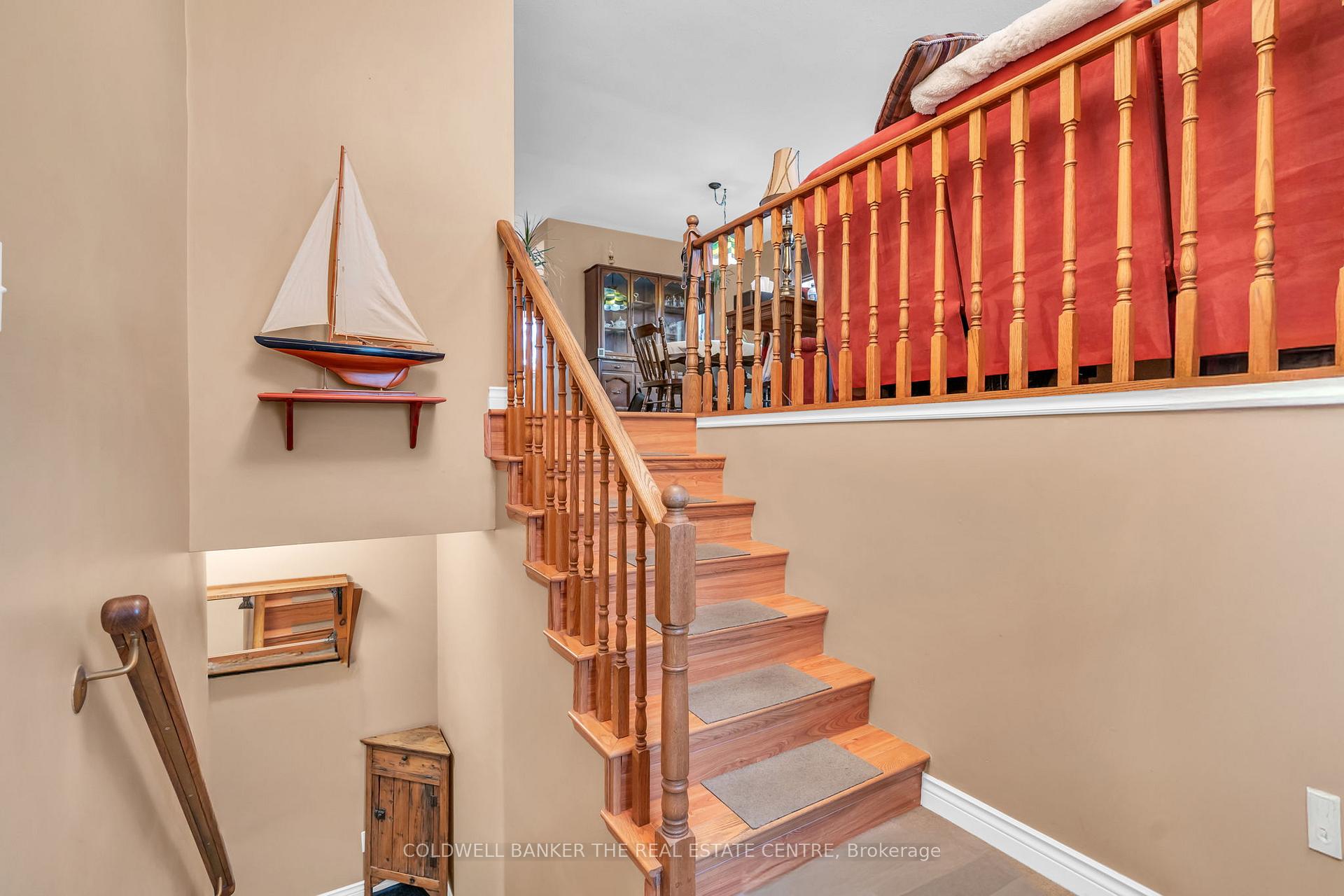 Photo 4 of 94 O'shaughnessy Crescent, Barrie, Holly — HOMEH