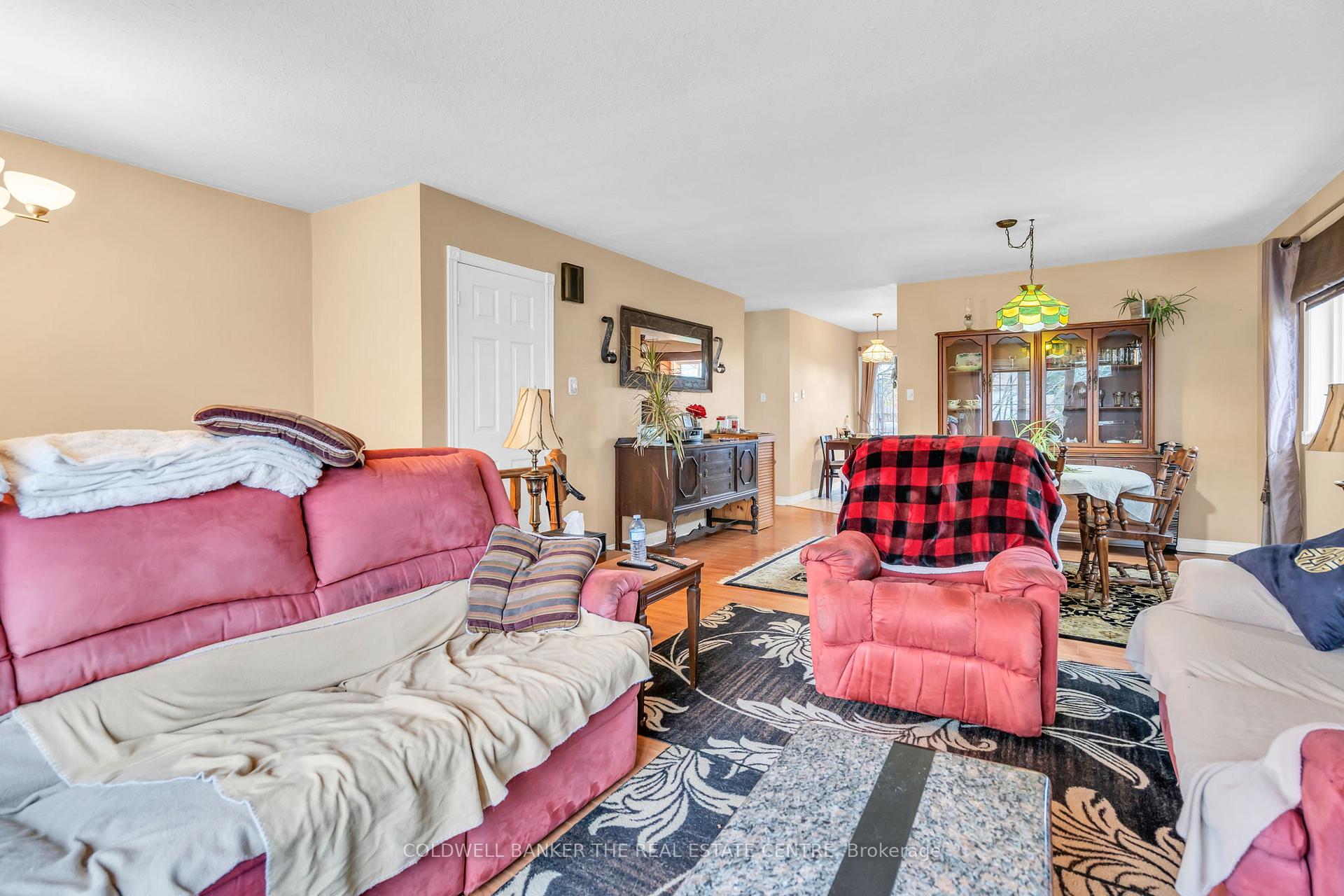 Photo 6 of 94 O'shaughnessy Crescent, Barrie, Holly — HOMEH