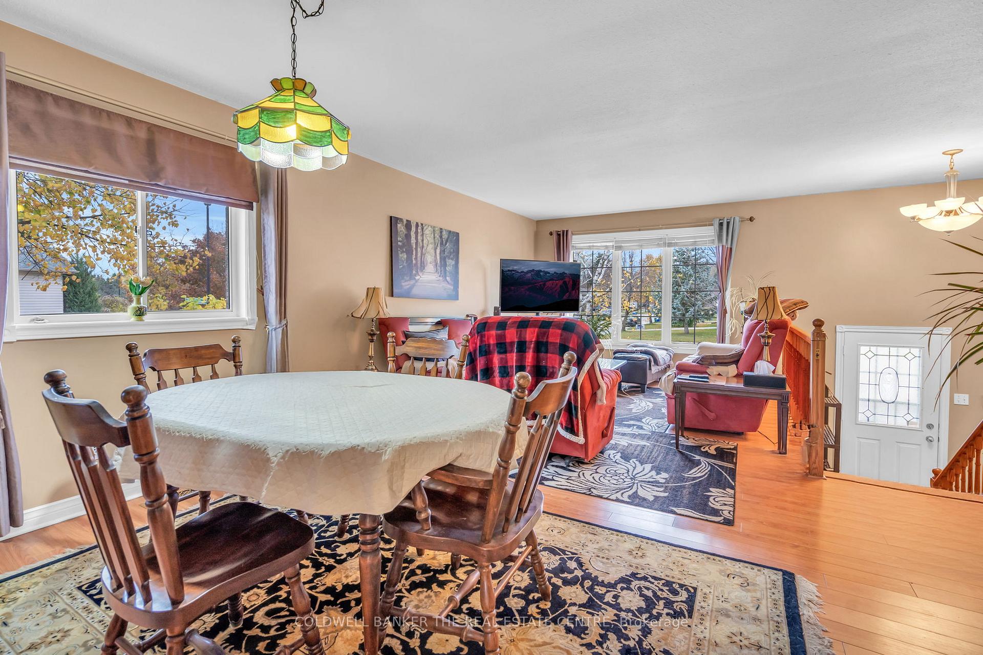Photo 8 of 94 O'shaughnessy Crescent, Barrie, Holly — HOMEH