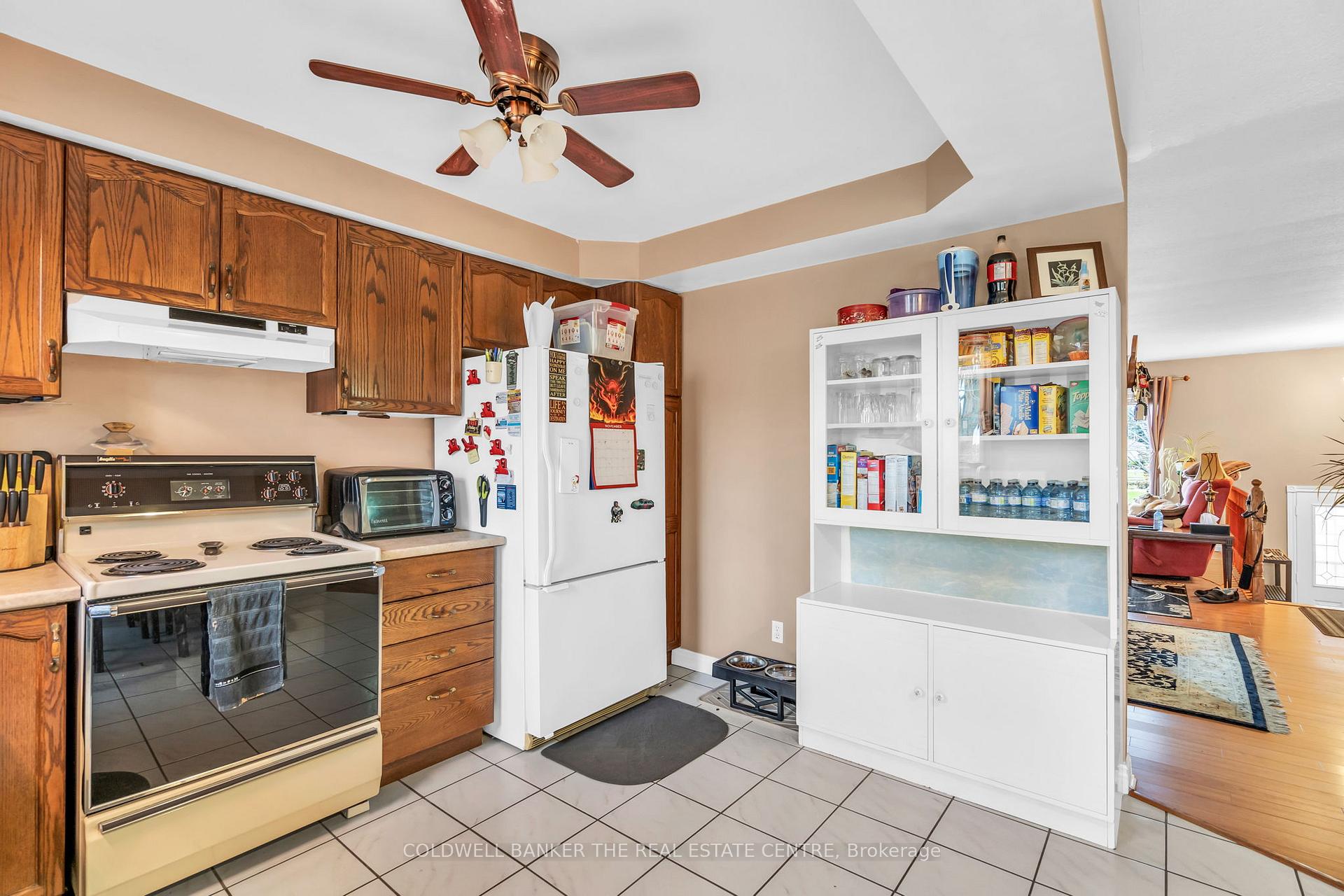 Photo 10 of 94 O'shaughnessy Crescent, Barrie, Holly — HOMEH
