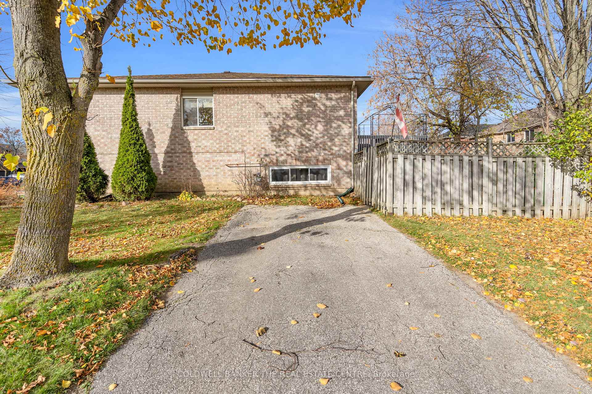 Photo 19 of 94 O'shaughnessy Crescent, Barrie, Holly — HOMEH