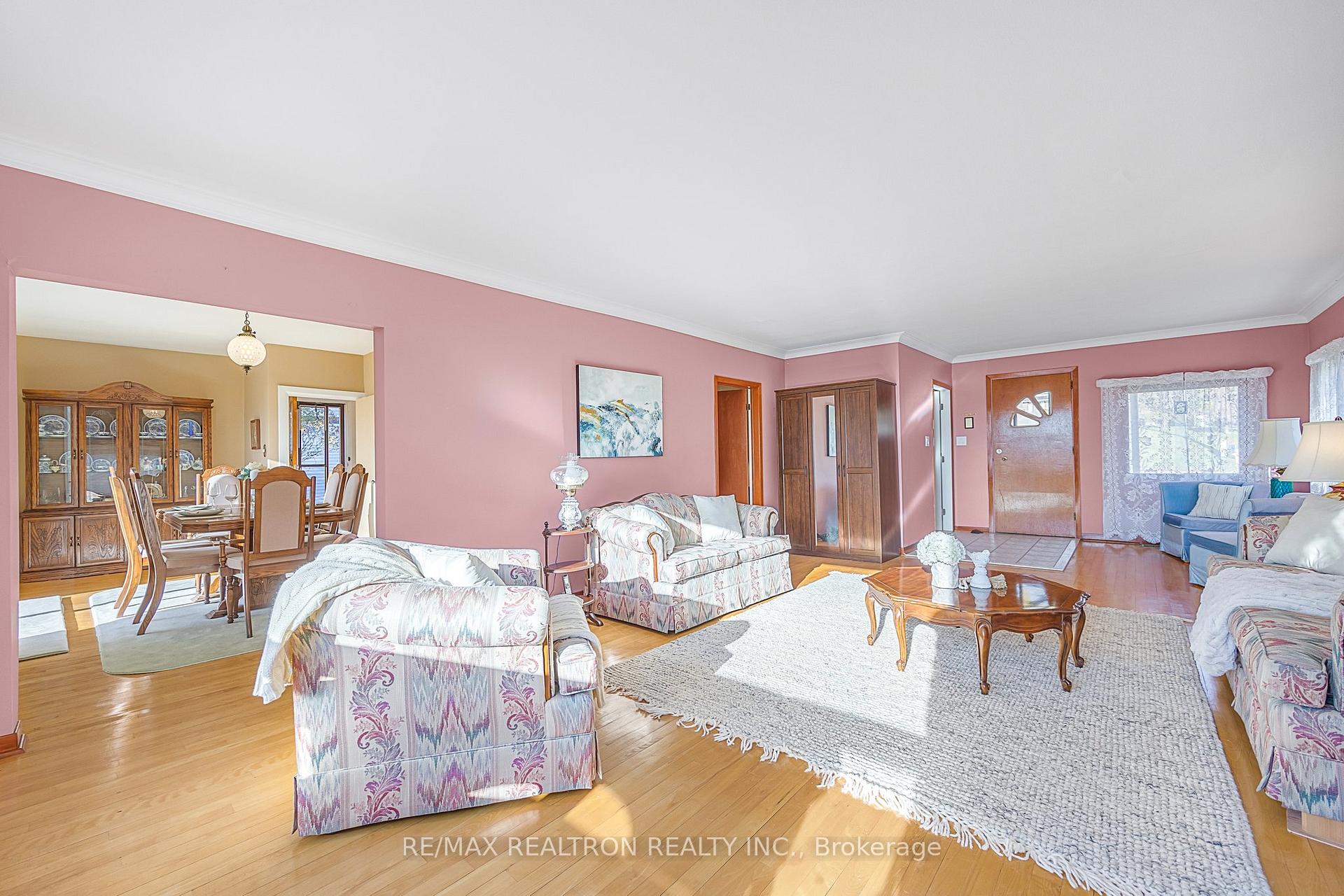 Photo 4 of 153 Blake Street, Barrie, North Shore — HOMEH