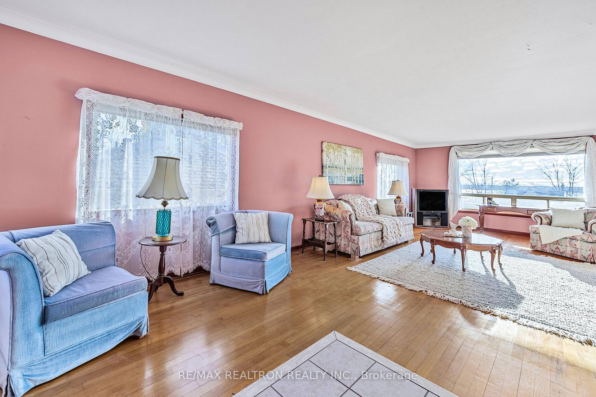 Photo 6 of 153 Blake Street, Barrie, North Shore — HOMEH