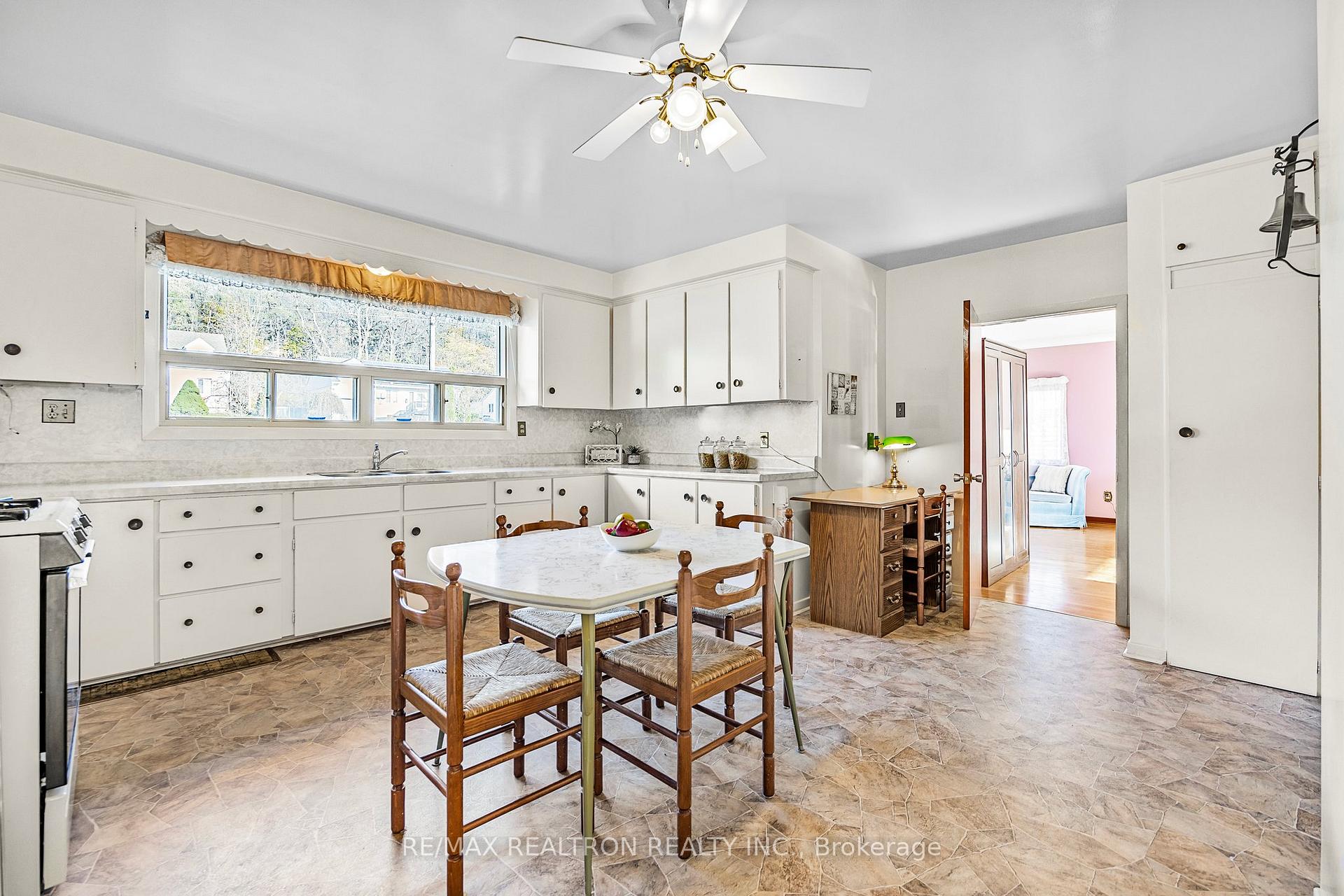 Photo 8 of 153 Blake Street, Barrie, North Shore — HOMEH