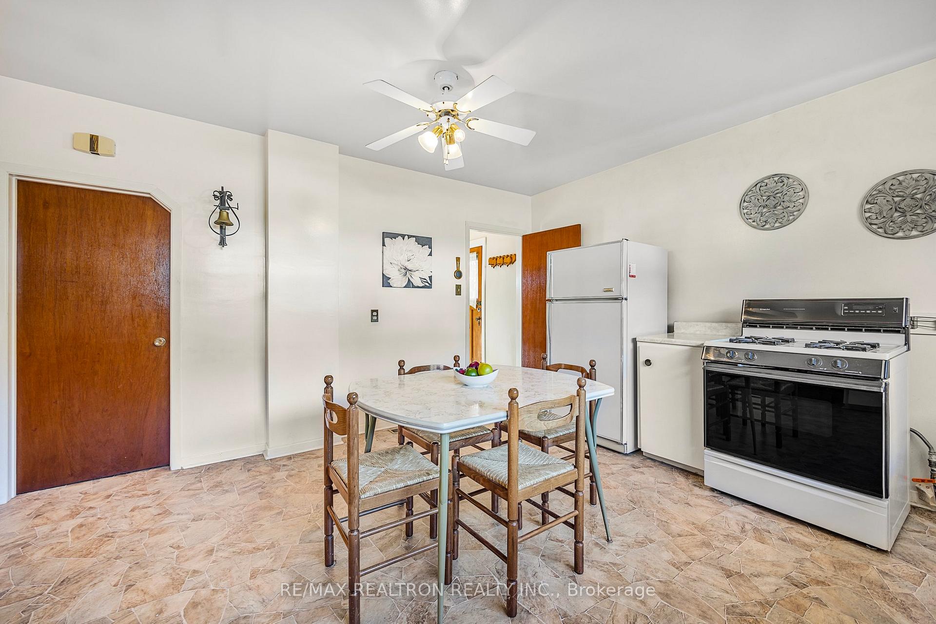 Photo 10 of 153 Blake Street, Barrie, North Shore — HOMEH