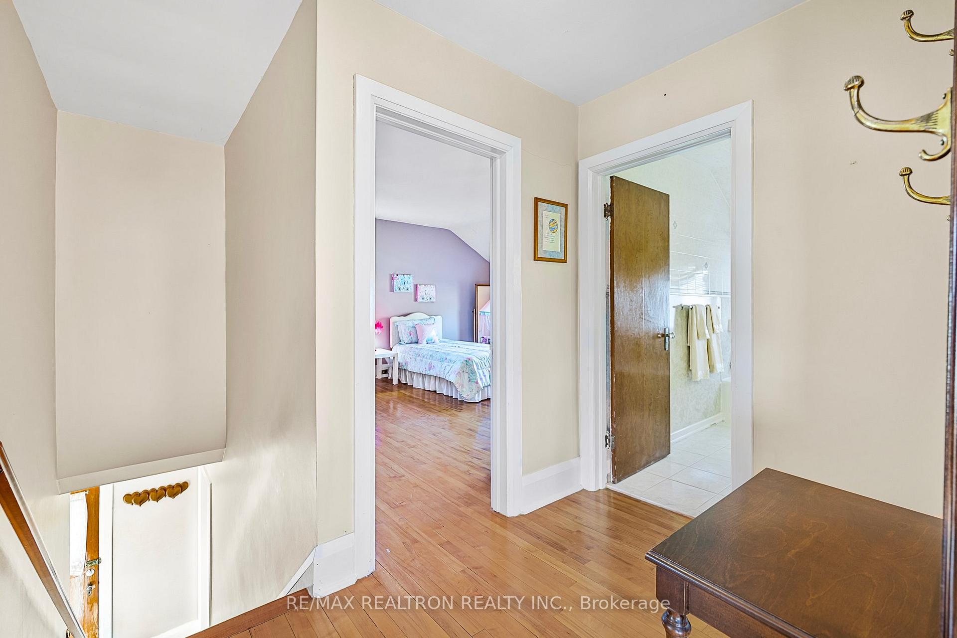 Photo 12 of 153 Blake Street, Barrie, North Shore — HOMEH