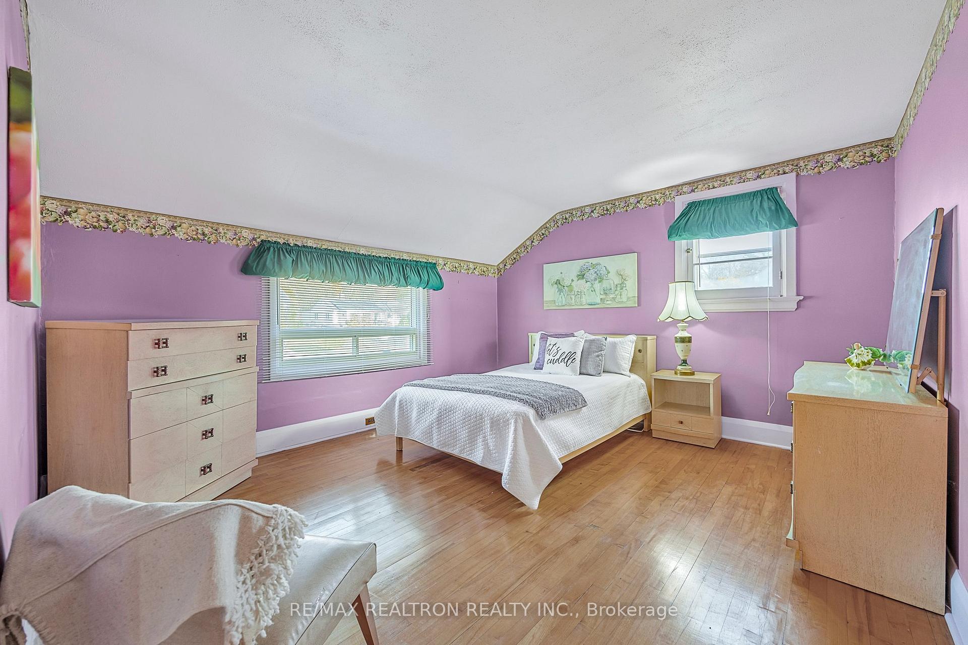 Photo 13 of 153 Blake Street, Barrie, North Shore — HOMEH