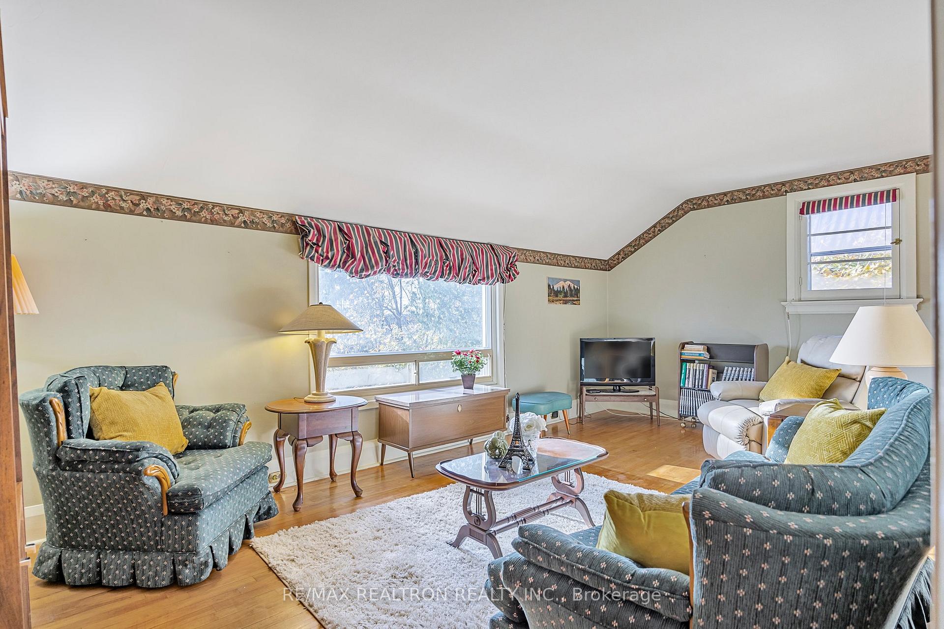 Photo 21 of 153 Blake Street, Barrie, North Shore — HOMEH