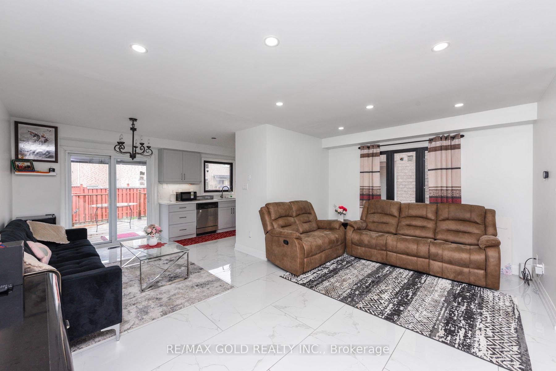 Photo 12 of 17 Penguin Lane, Brampton, Sandringham-Wellington — HOMEH