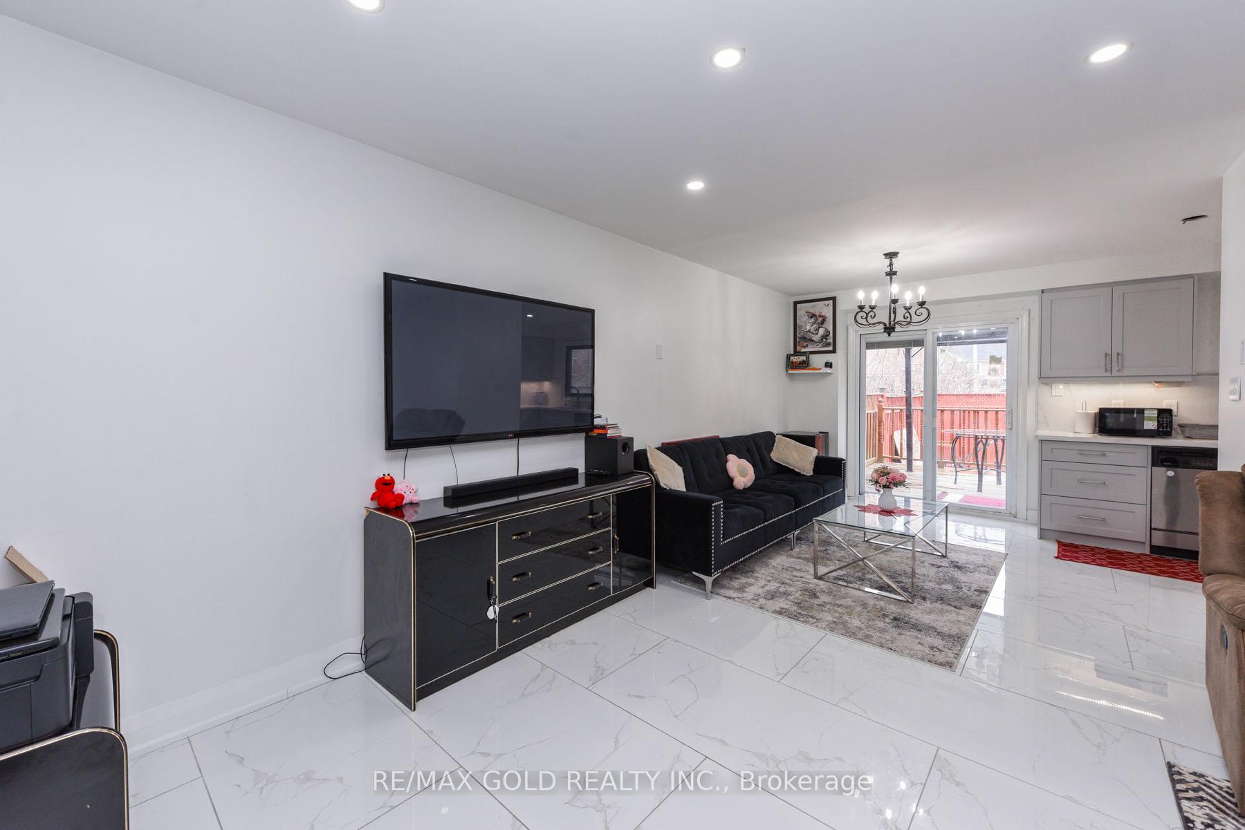 Photo 13 of 17 Penguin Lane, Brampton, Sandringham-Wellington — HOMEH