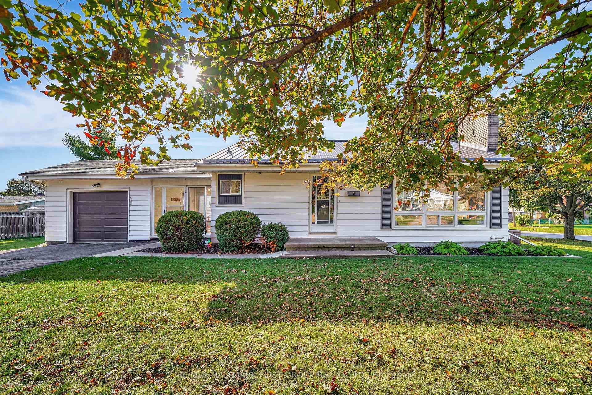 Photo 1 of 37 Elizabeth Crescent, Belleville, Belleville Ward — HOMEH