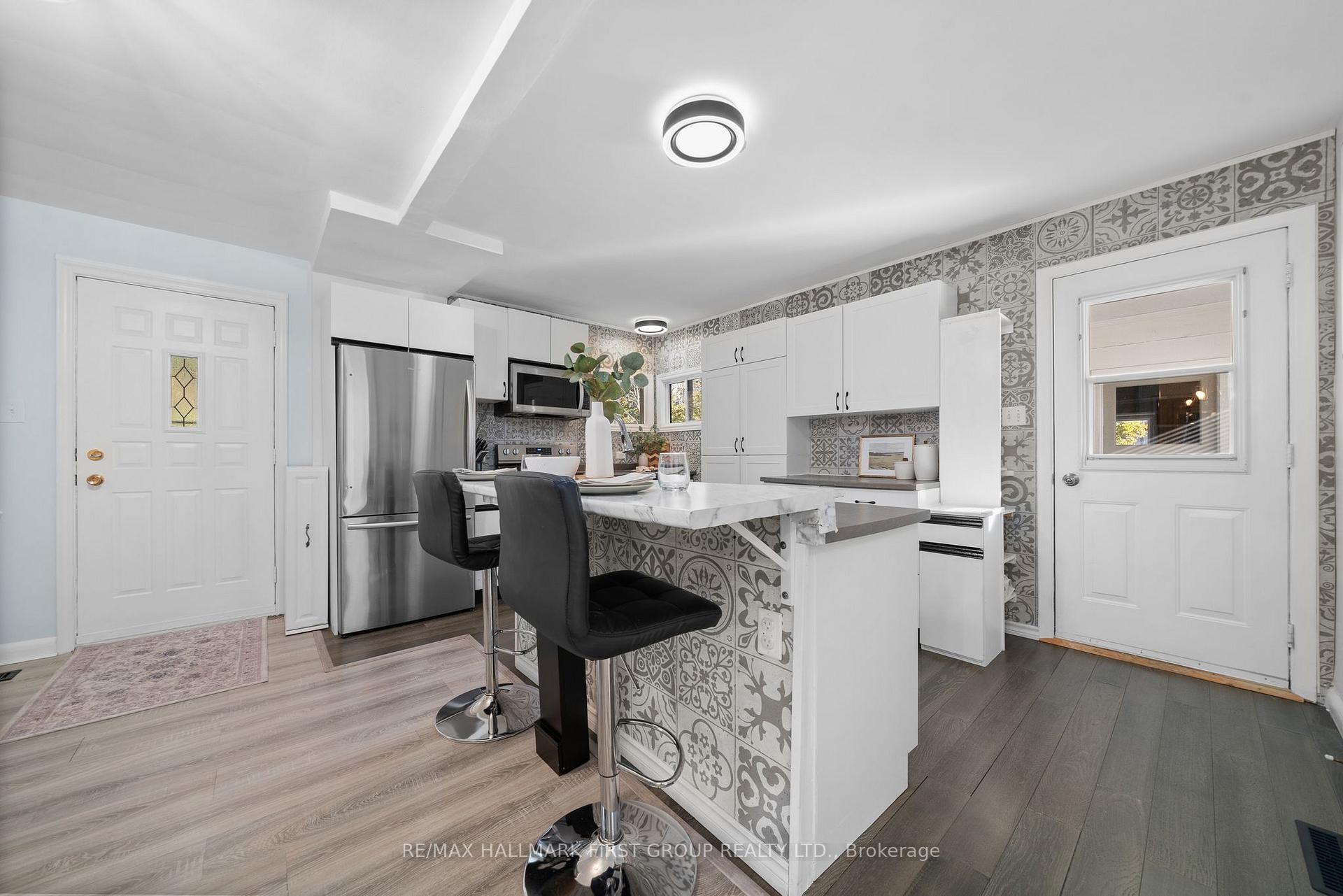 Photo 5 of 37 Elizabeth Crescent, Belleville, Belleville Ward — HOMEH