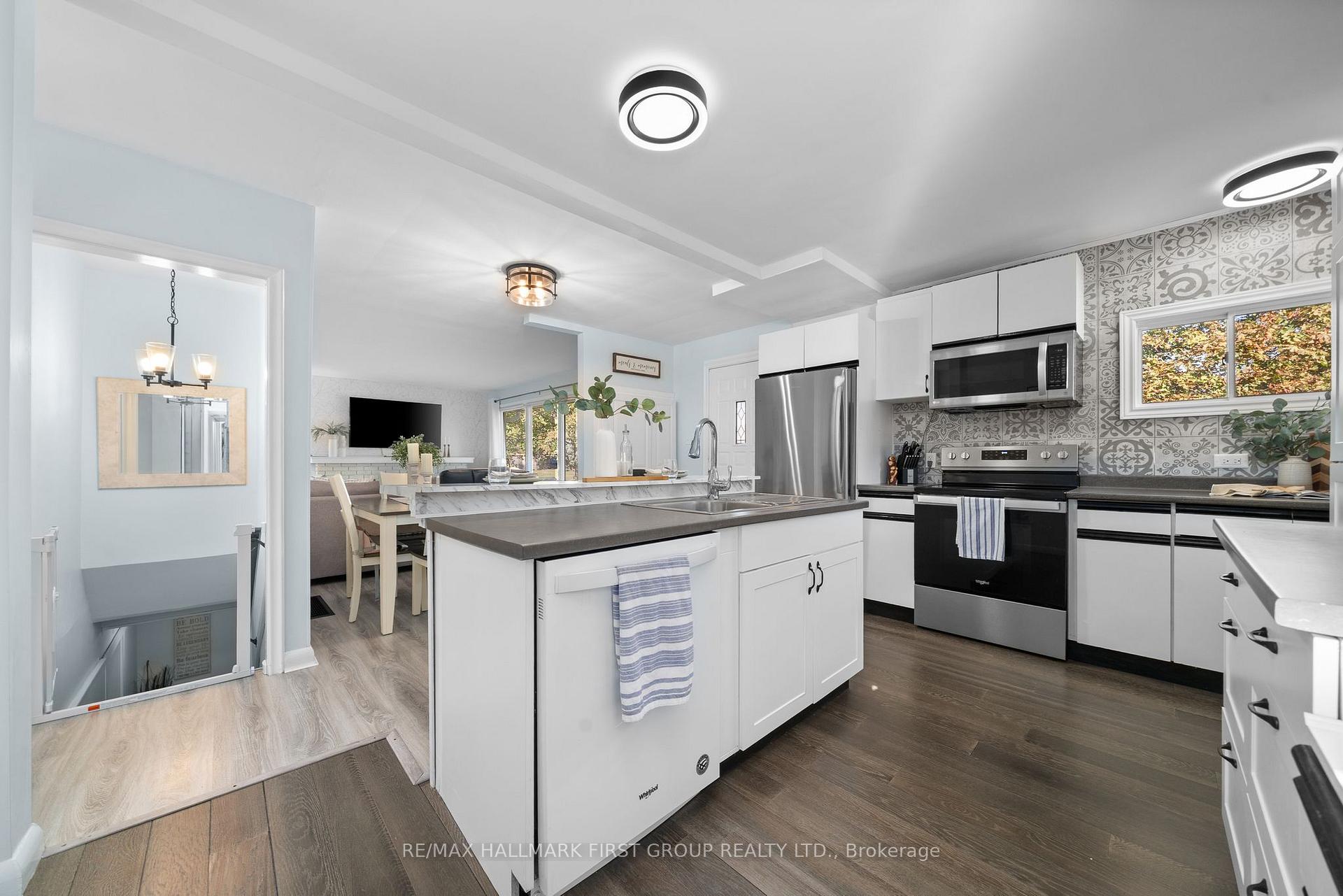 Photo 8 of 37 Elizabeth Crescent, Belleville, Belleville Ward — HOMEH