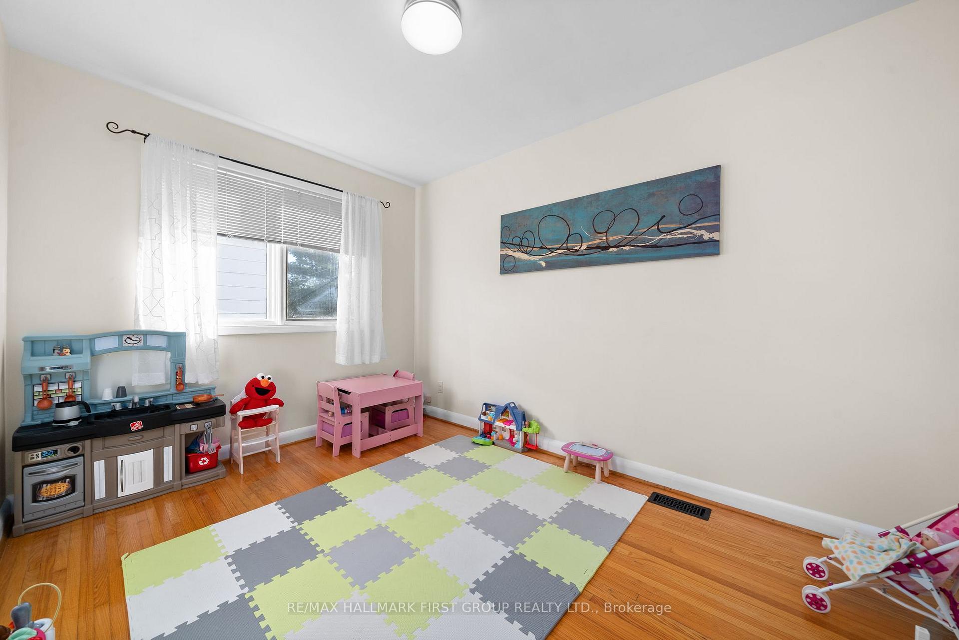 Photo 16 of 37 Elizabeth Crescent, Belleville, Belleville Ward — HOMEH