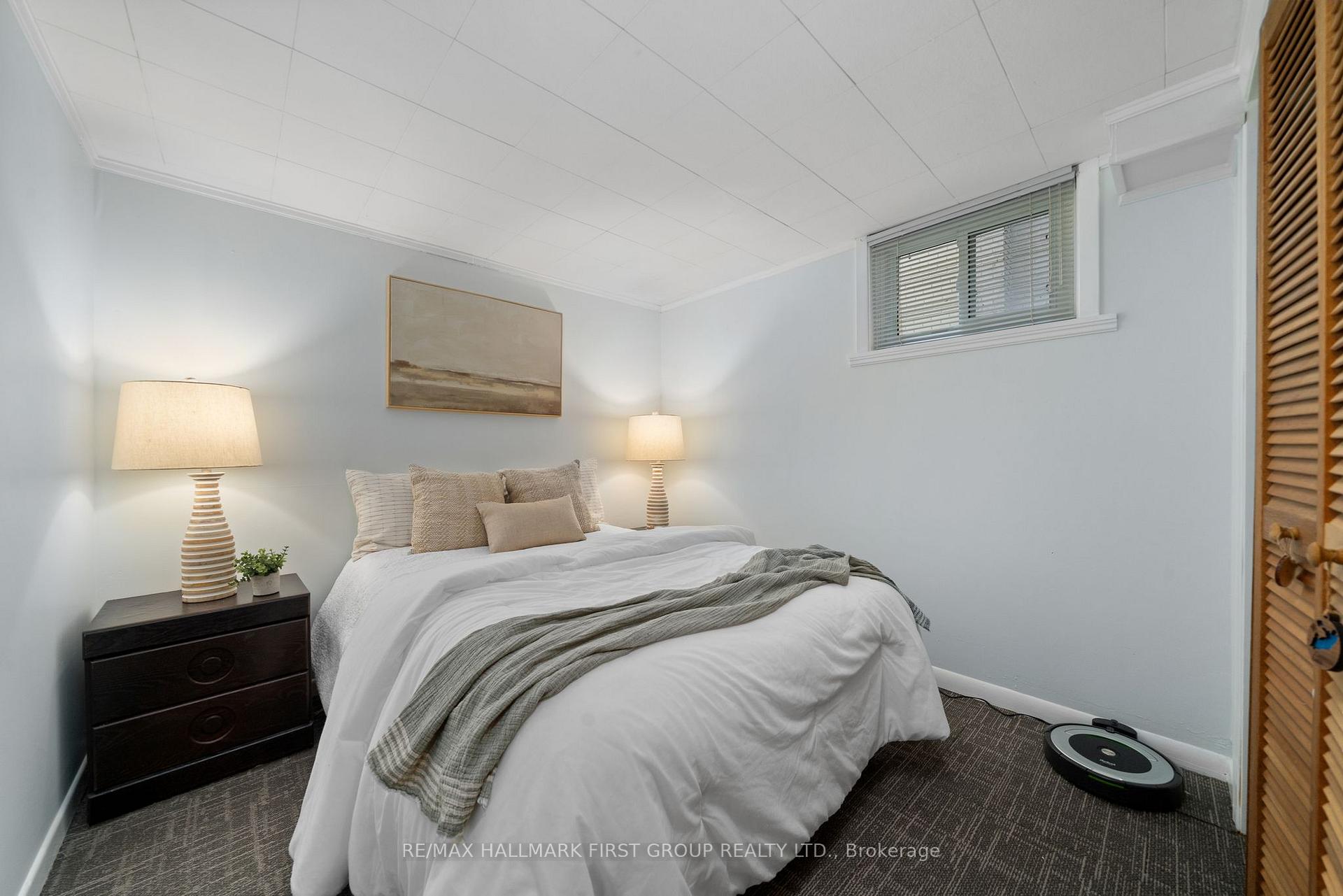 Photo 32 of 37 Elizabeth Crescent, Belleville, Belleville Ward — HOMEH