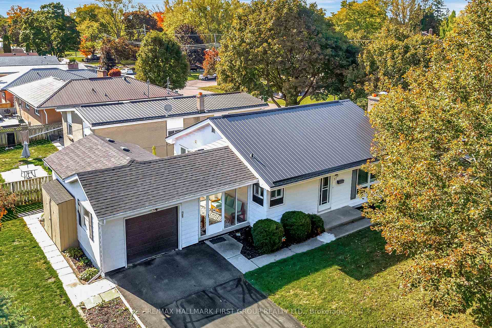 Photo 42 of 37 Elizabeth Crescent, Belleville, Belleville Ward — HOMEH
