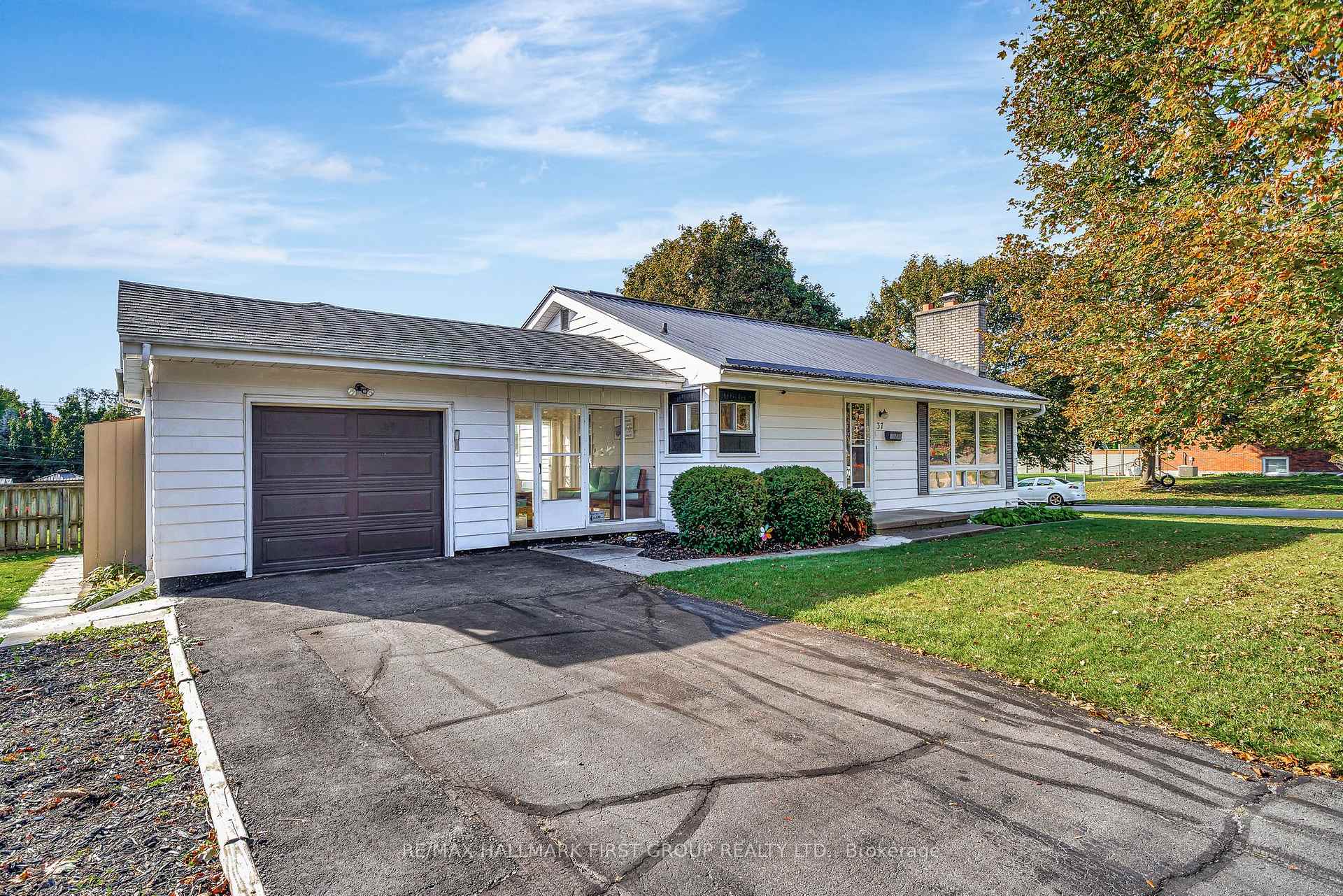 Photo 40 of 37 Elizabeth Crescent, Belleville, Belleville Ward — HOMEH