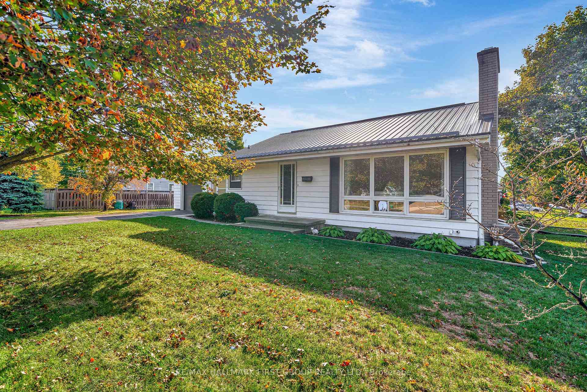 Photo 41 of 37 Elizabeth Crescent, Belleville, Belleville Ward — HOMEH