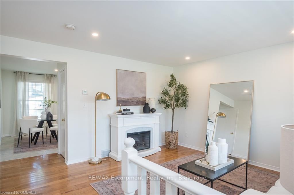 Photo 3 of 24 Willver Drive, St. Catharines, Port Weller — HOMEH