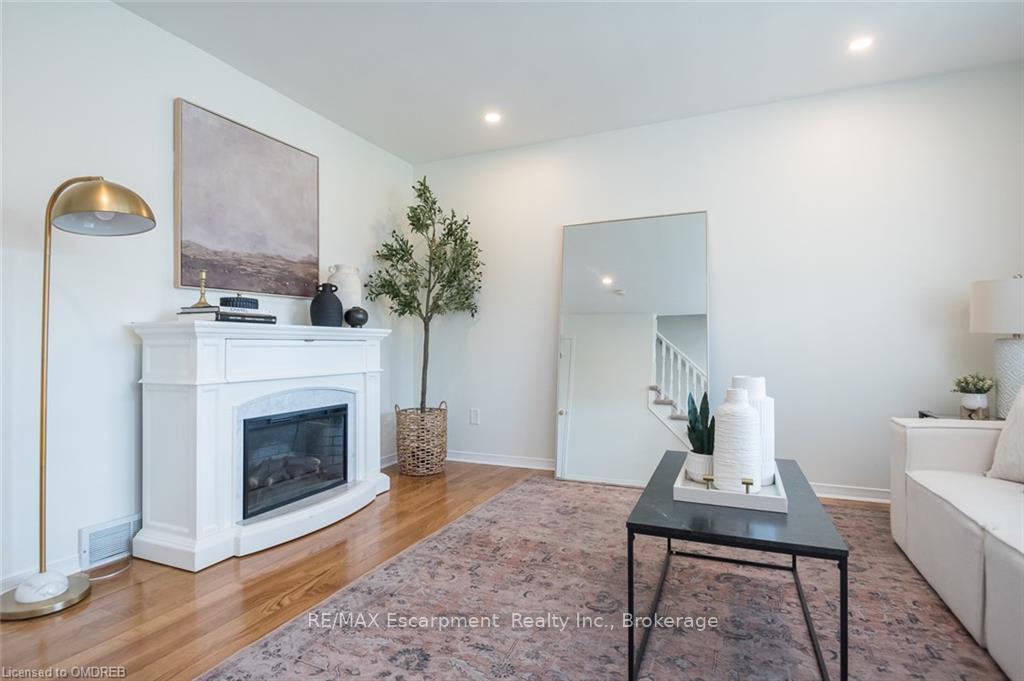 Photo 4 of 24 Willver Drive, St. Catharines, Port Weller — HOMEH