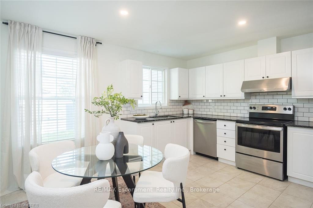 Photo 9 of 24 Willver Drive, St. Catharines, Port Weller — HOMEH
