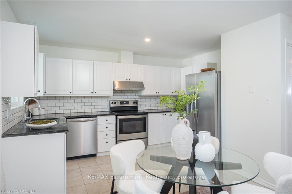 Photo 12 of 24 Willver Drive, St. Catharines, Port Weller — HOMEH