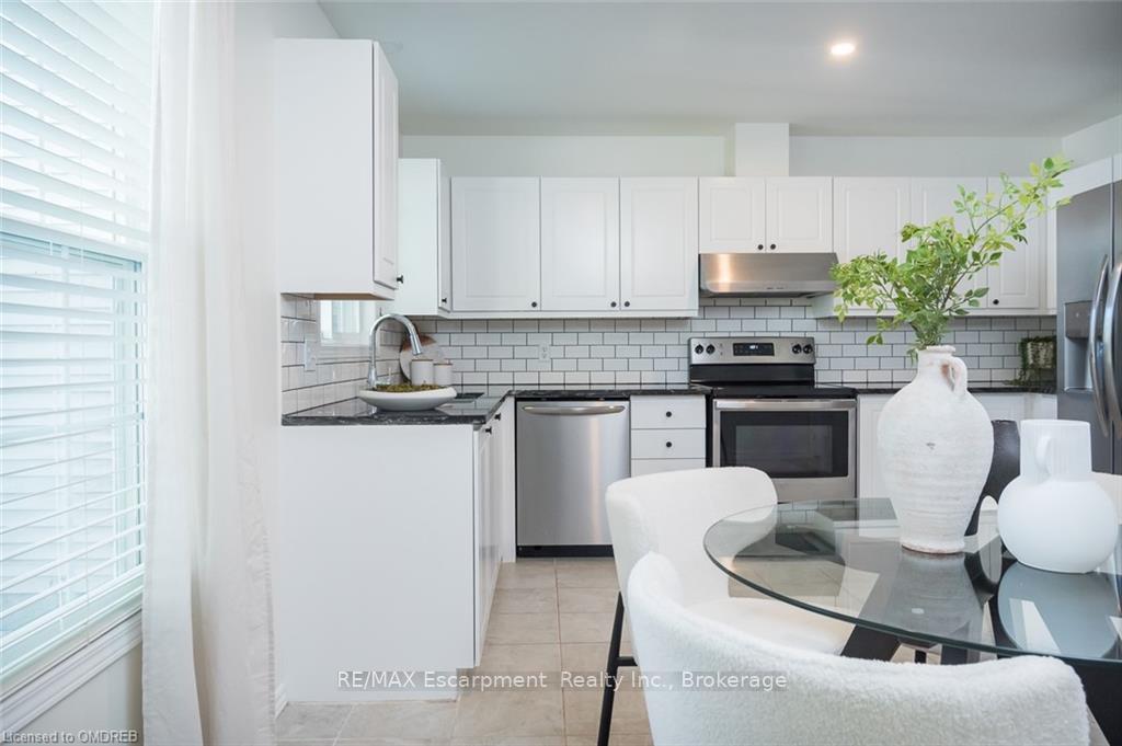 Photo 13 of 24 Willver Drive, St. Catharines, Port Weller — HOMEH