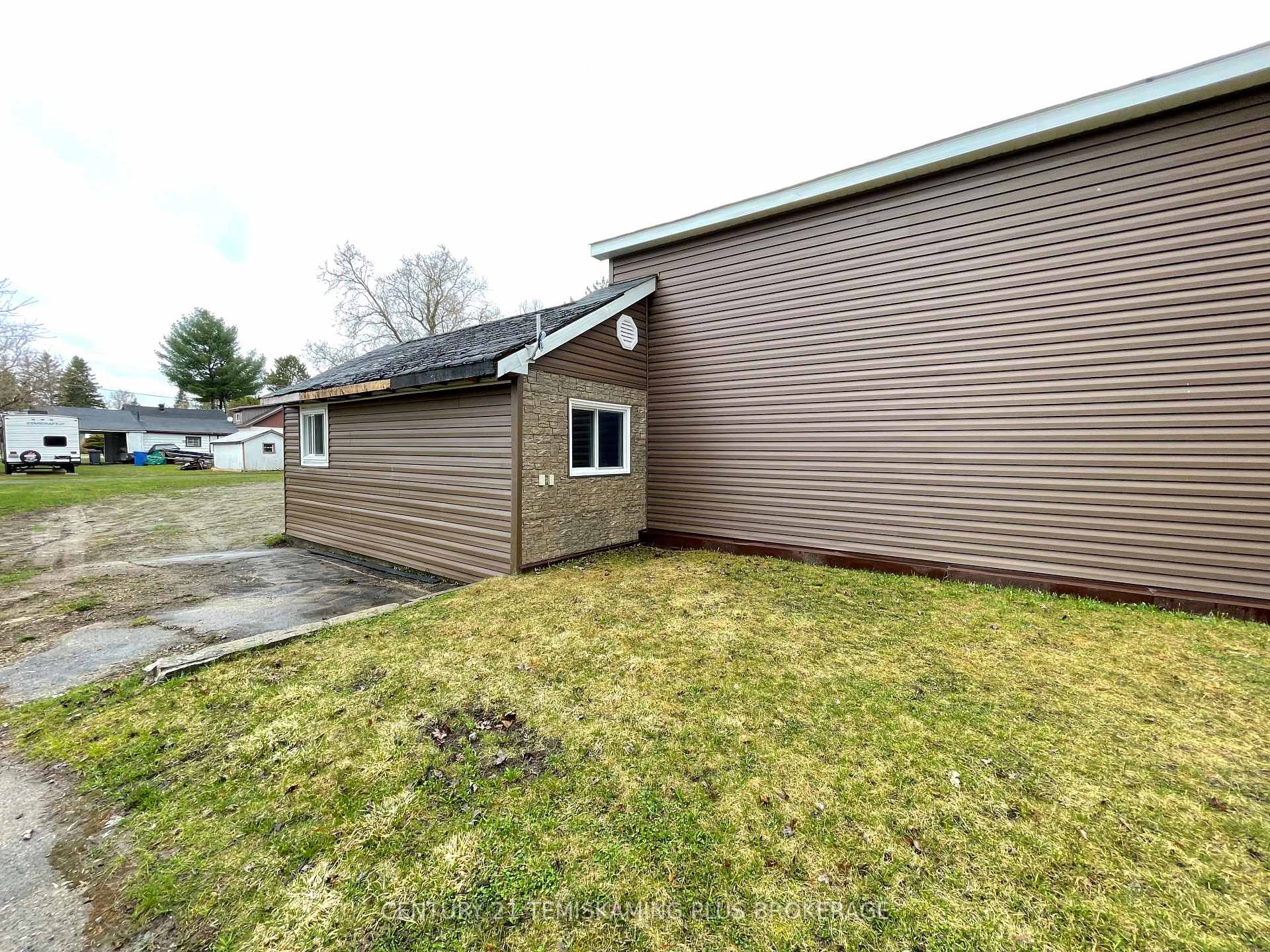 Photo 3 of 30 Seventh Avenue, Englehart — HOMEH