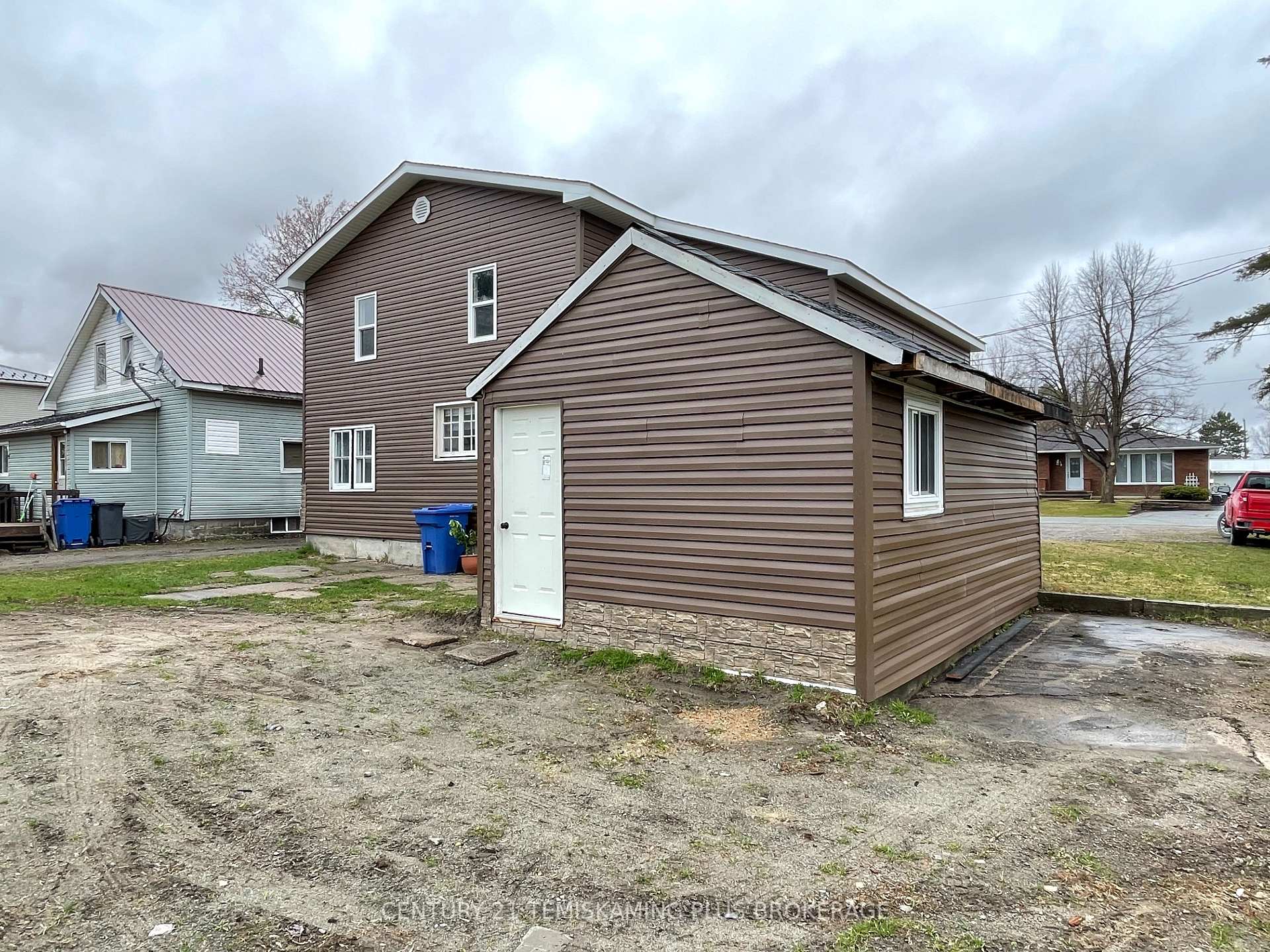 Photo 4 of 30 Seventh Avenue, Englehart — HOMEH