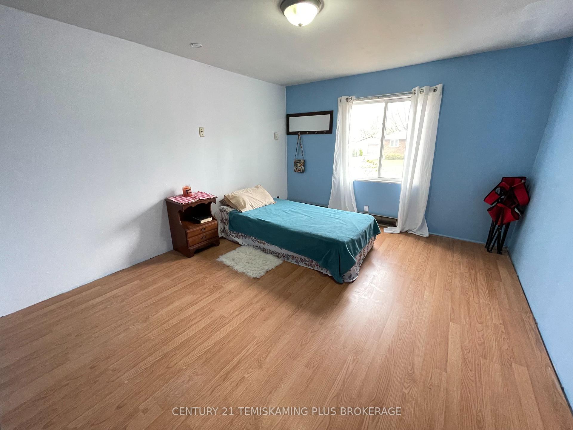 Photo 16 of 30 Seventh Avenue, Englehart — HOMEH