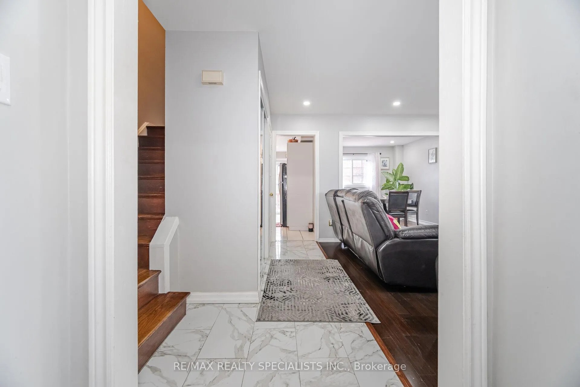 Photo 3 of 6 Beisel Court, Brampton, Heart Lake West — HOMEH