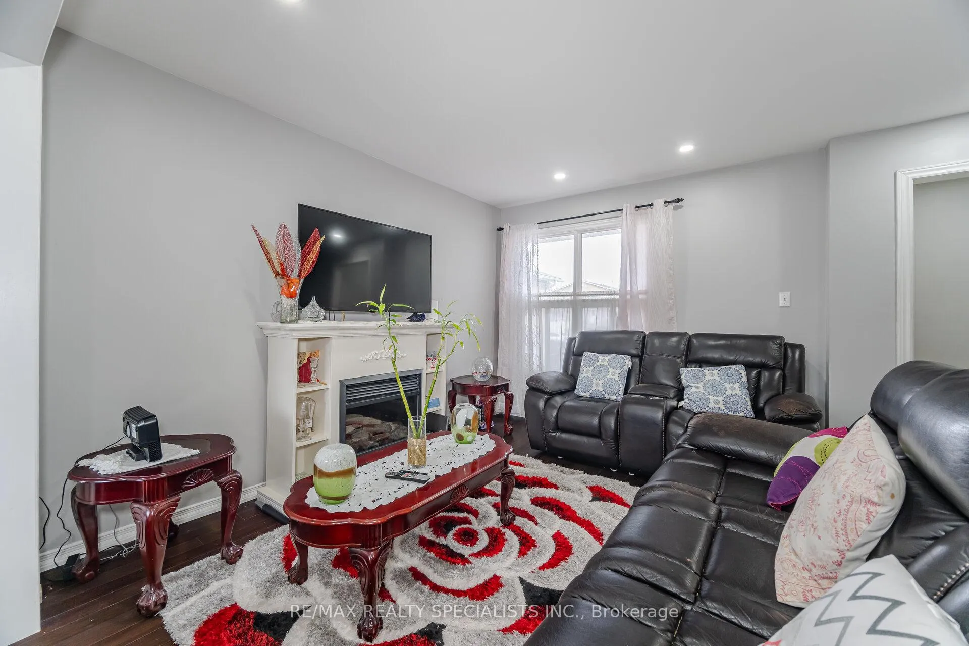 Photo 4 of 6 Beisel Court, Brampton, Heart Lake West — HOMEH