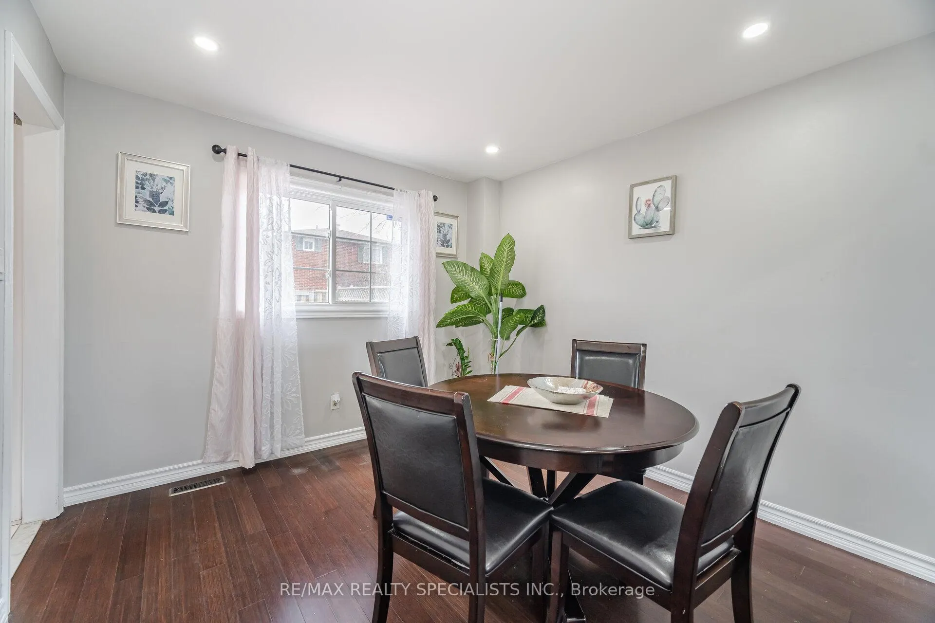 Photo 7 of 6 Beisel Court, Brampton, Heart Lake West — HOMEH