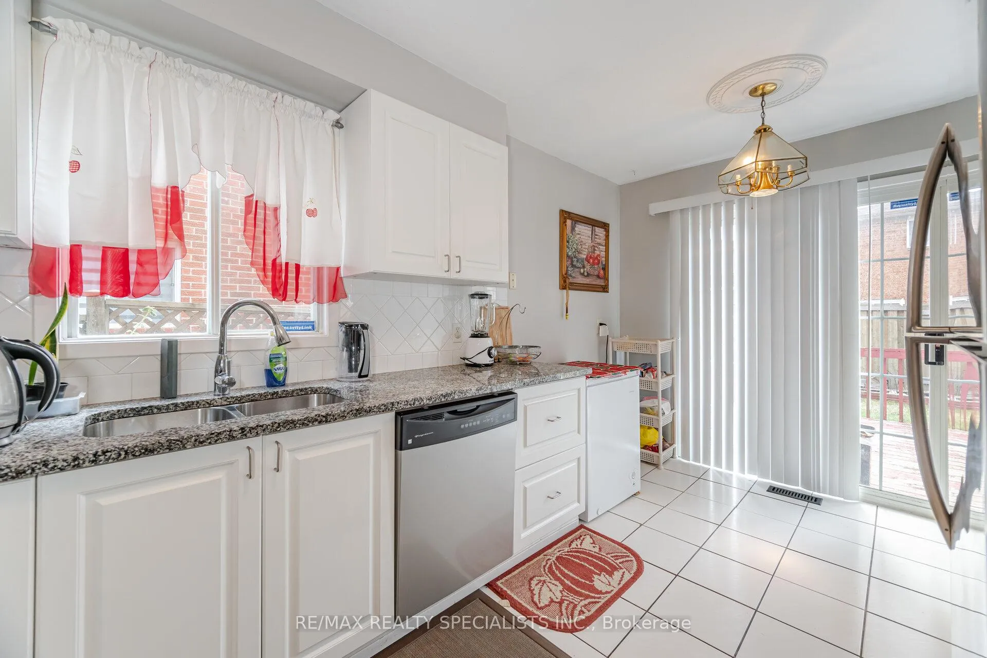 Photo 9 of 6 Beisel Court, Brampton, Heart Lake West — HOMEH