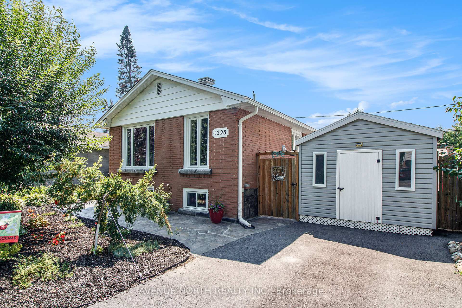 Photo 3 of 1228 Amesbrooke Drive, Ottawa, Copeland Park — HOMEH