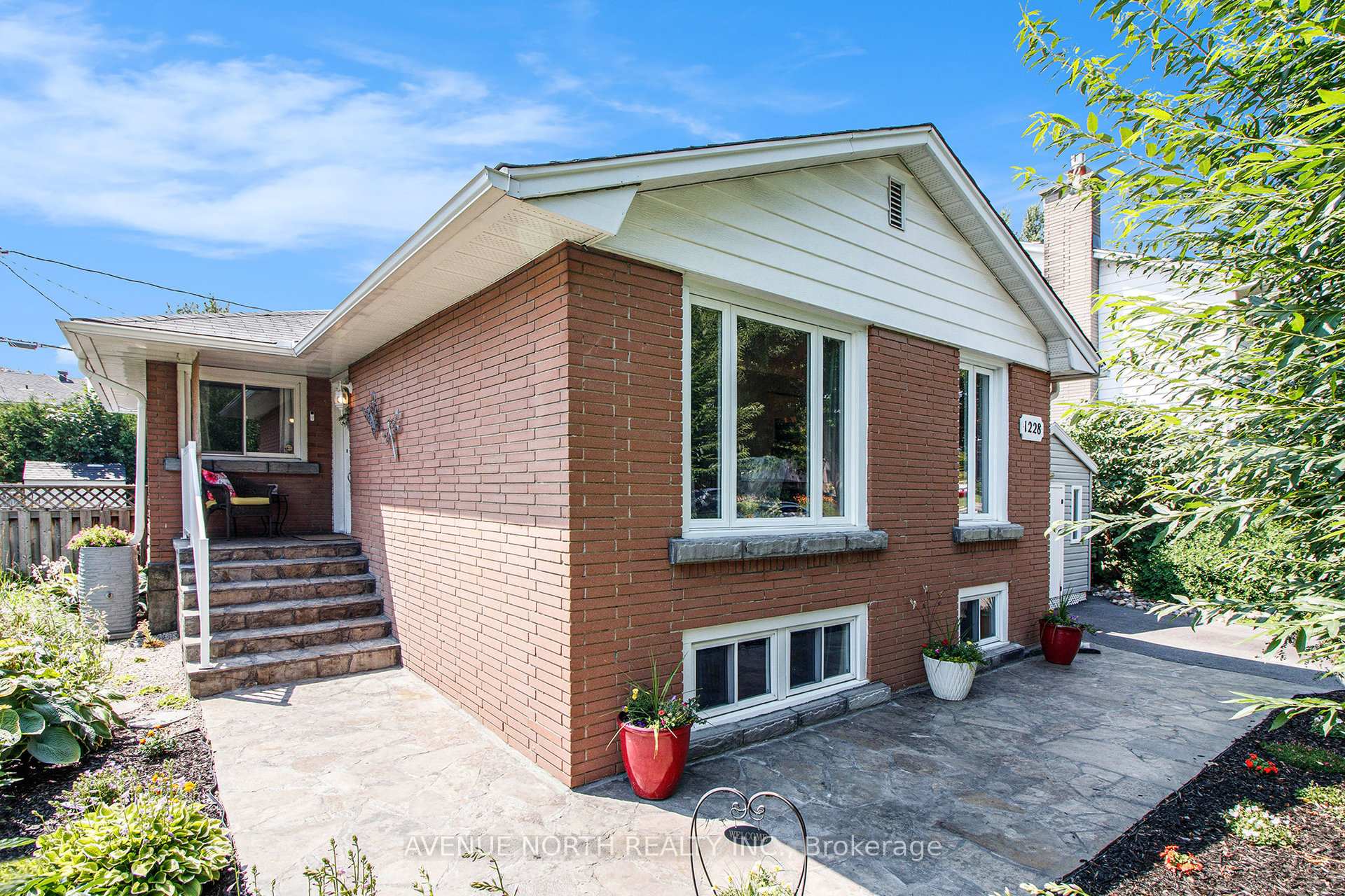 Photo 4 of 1228 Amesbrooke Drive, Ottawa, Copeland Park — HOMEH