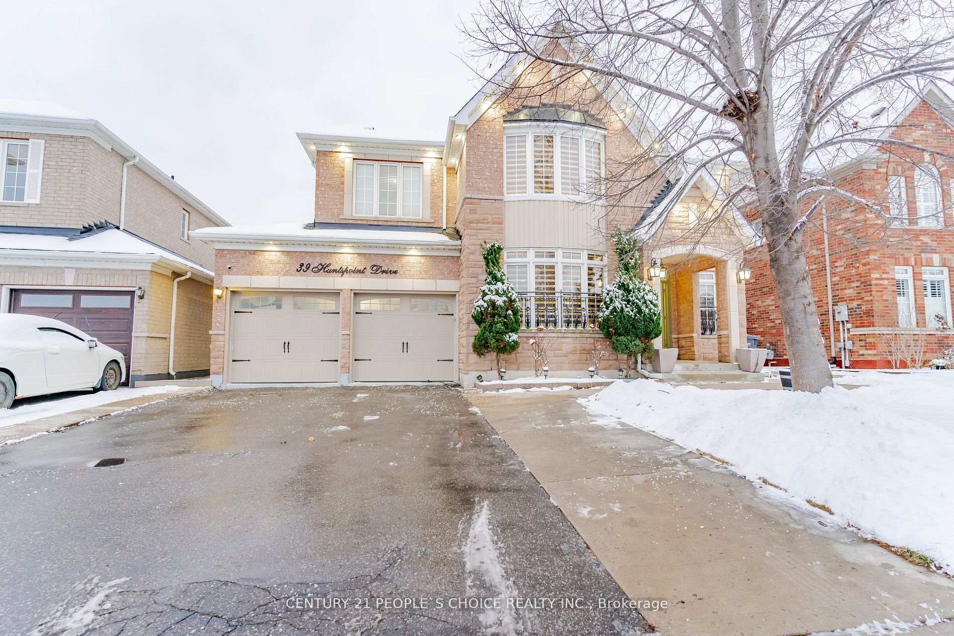 Front of 39 Huntspoint Drive
