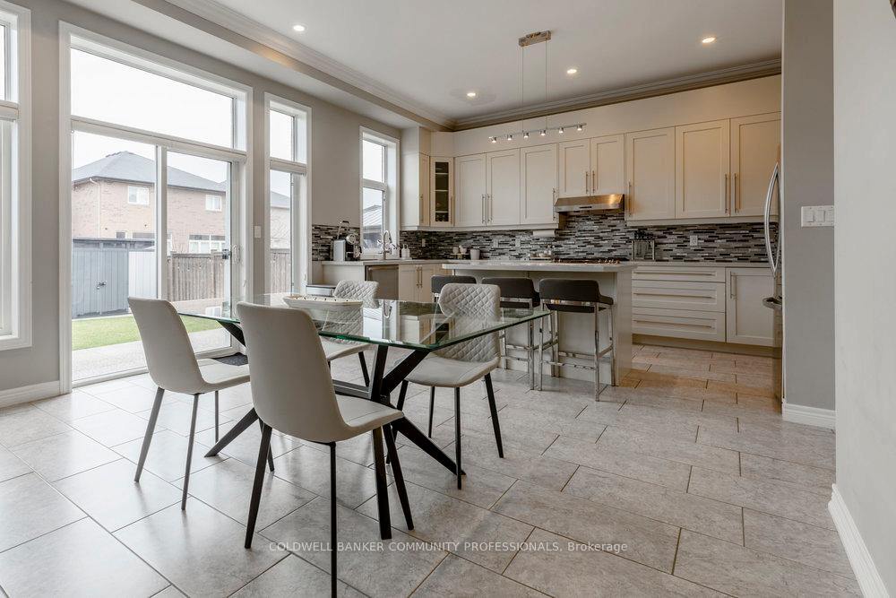 Photo 7 of 51 Weaver Drive, Hamilton, Meadowlands — HOMEH