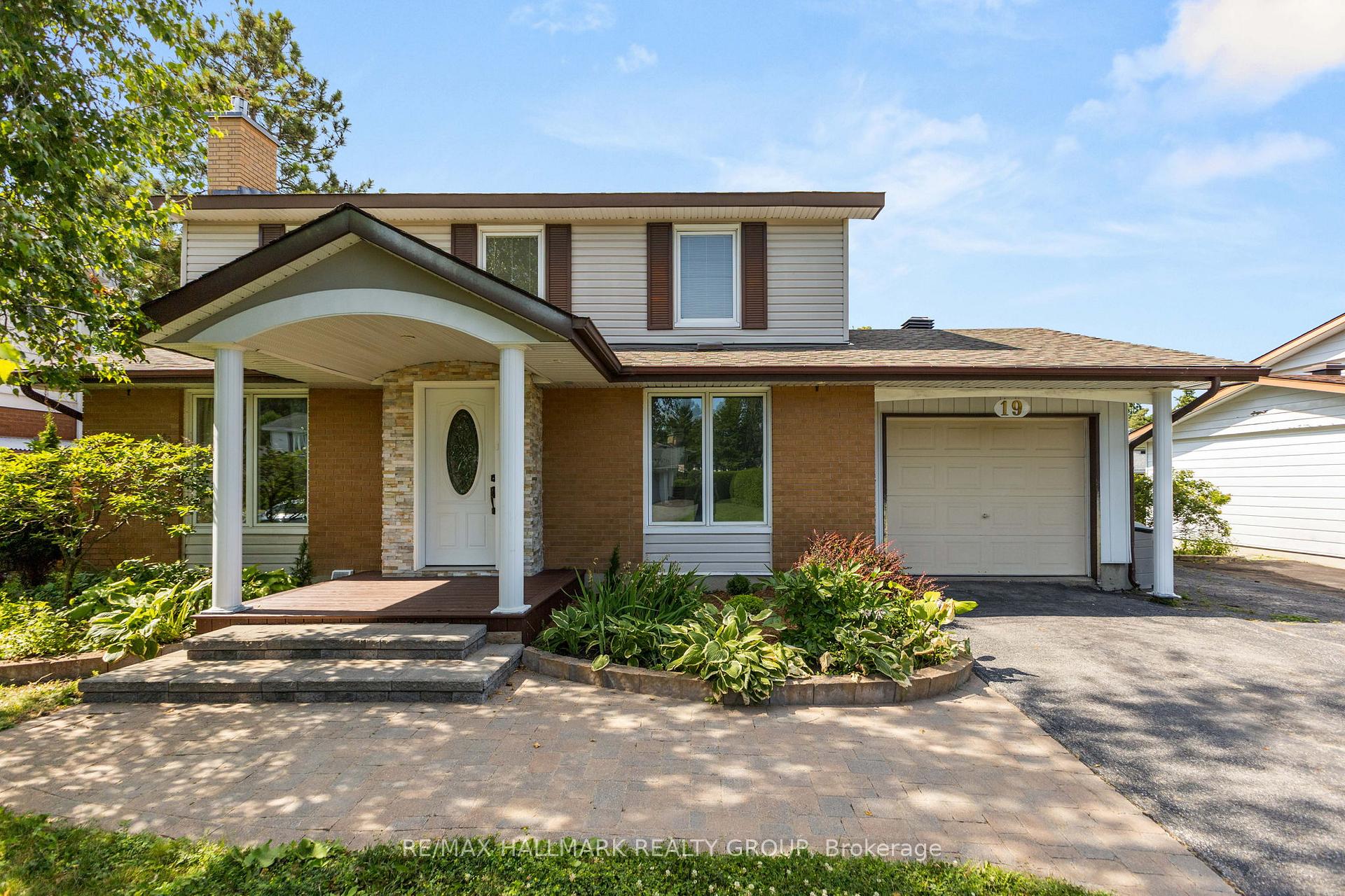 Photo 1 of 19 Rockfield Crescent, Ottawa, Borden Farm/Stewart Farm/Carleton Heights/Parkwood Hills — HOMEH