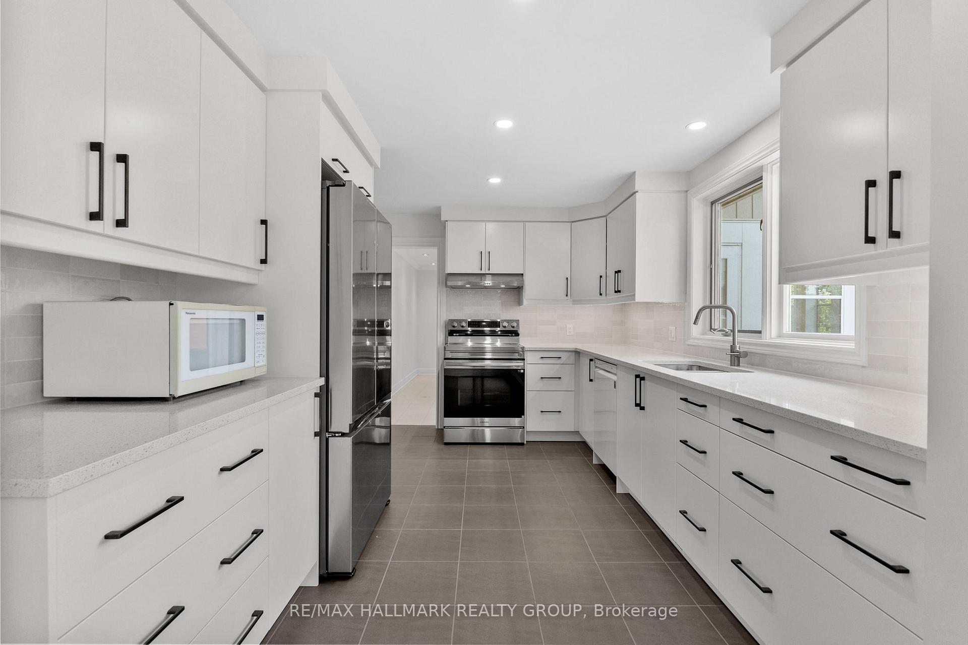 Photo 5 of 19 Rockfield Crescent, Ottawa, Borden Farm/Stewart Farm/Carleton Heights/Parkwood Hills — HOMEH