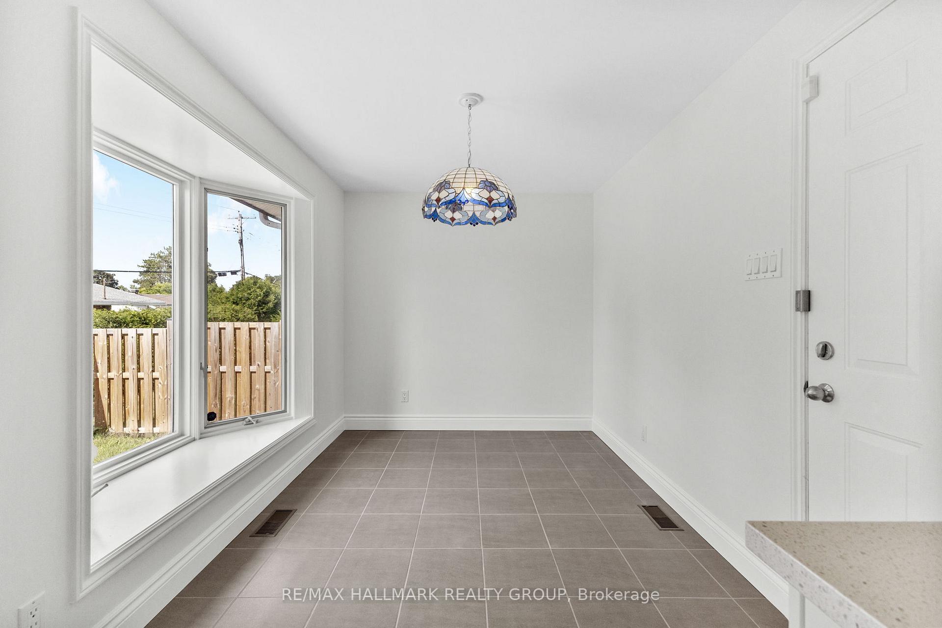 Photo 4 of 19 Rockfield Crescent, Ottawa, Borden Farm/Stewart Farm/Carleton Heights/Parkwood Hills — HOMEH