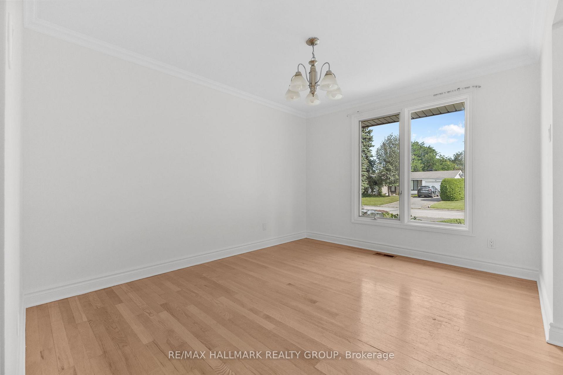 Photo 6 of 19 Rockfield Crescent, Ottawa, Borden Farm/Stewart Farm/Carleton Heights/Parkwood Hills — HOMEH