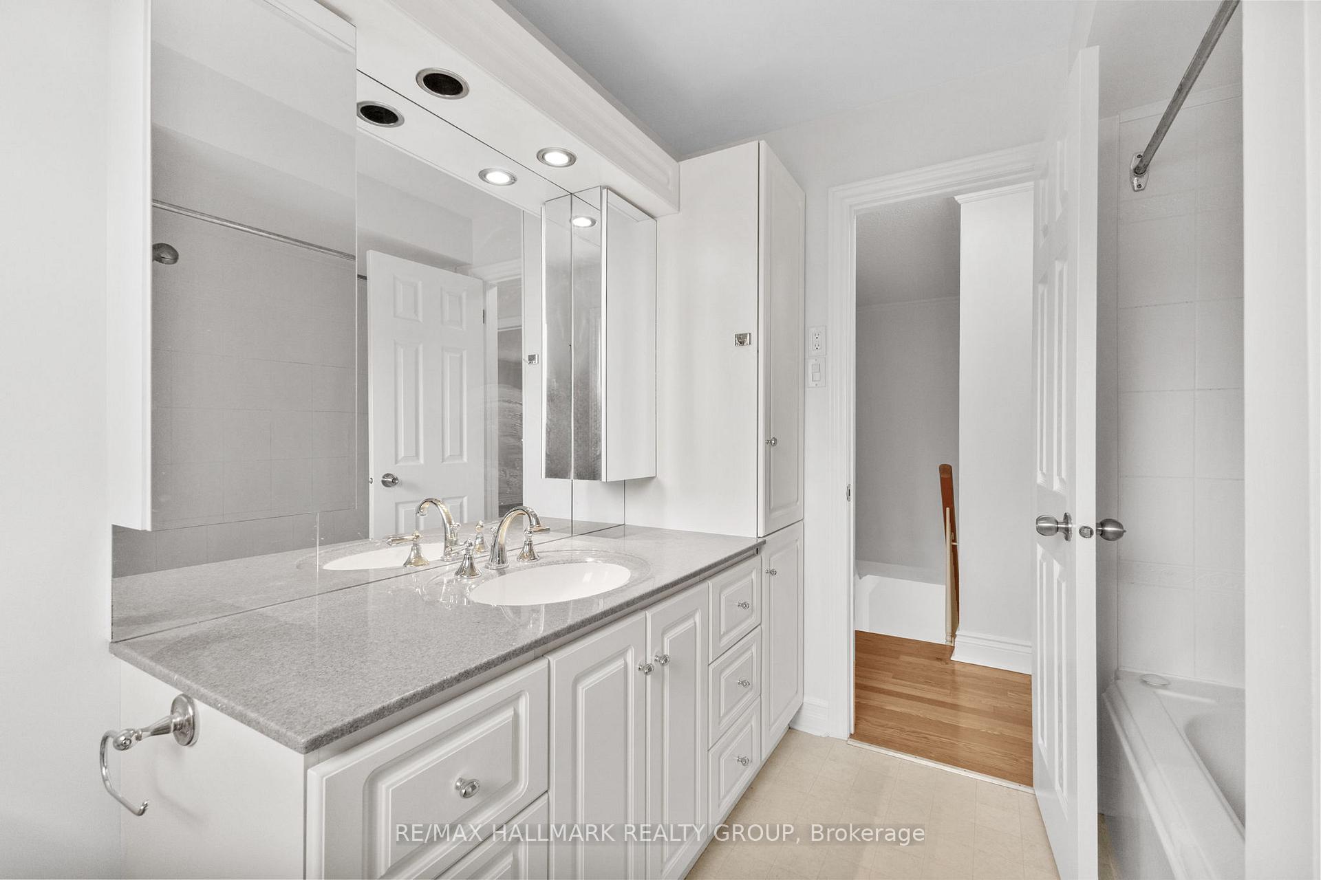 Photo 16 of 19 Rockfield Crescent, Ottawa, Borden Farm/Stewart Farm/Carleton Heights/Parkwood Hills — HOMEH