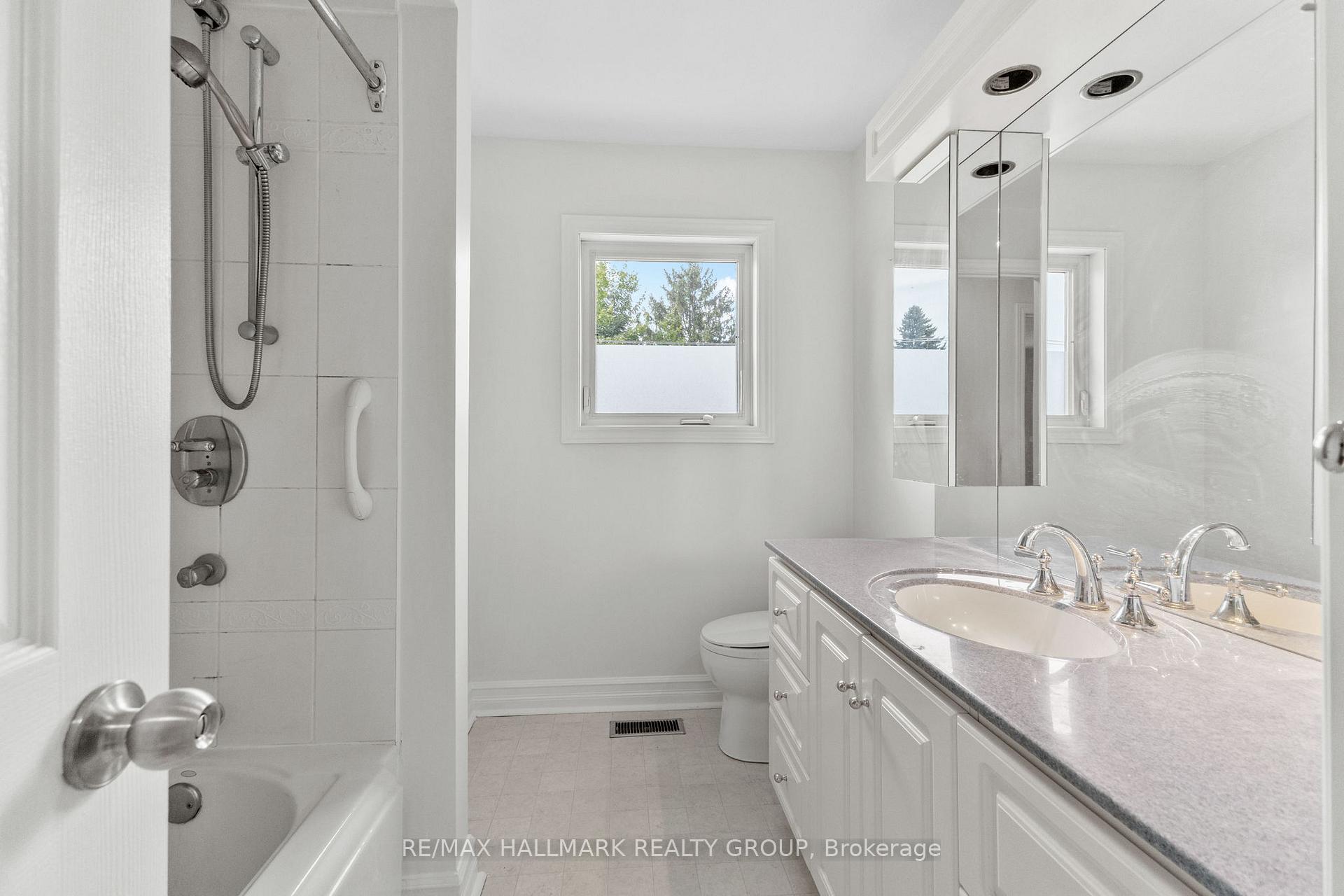 Photo 18 of 19 Rockfield Crescent, Ottawa, Borden Farm/Stewart Farm/Carleton Heights/Parkwood Hills — HOMEH