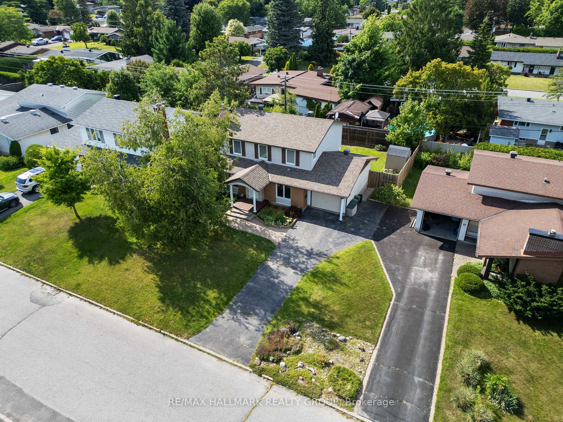 Photo 21 of 19 Rockfield Crescent, Ottawa, Borden Farm/Stewart Farm/Carleton Heights/Parkwood Hills — HOMEH