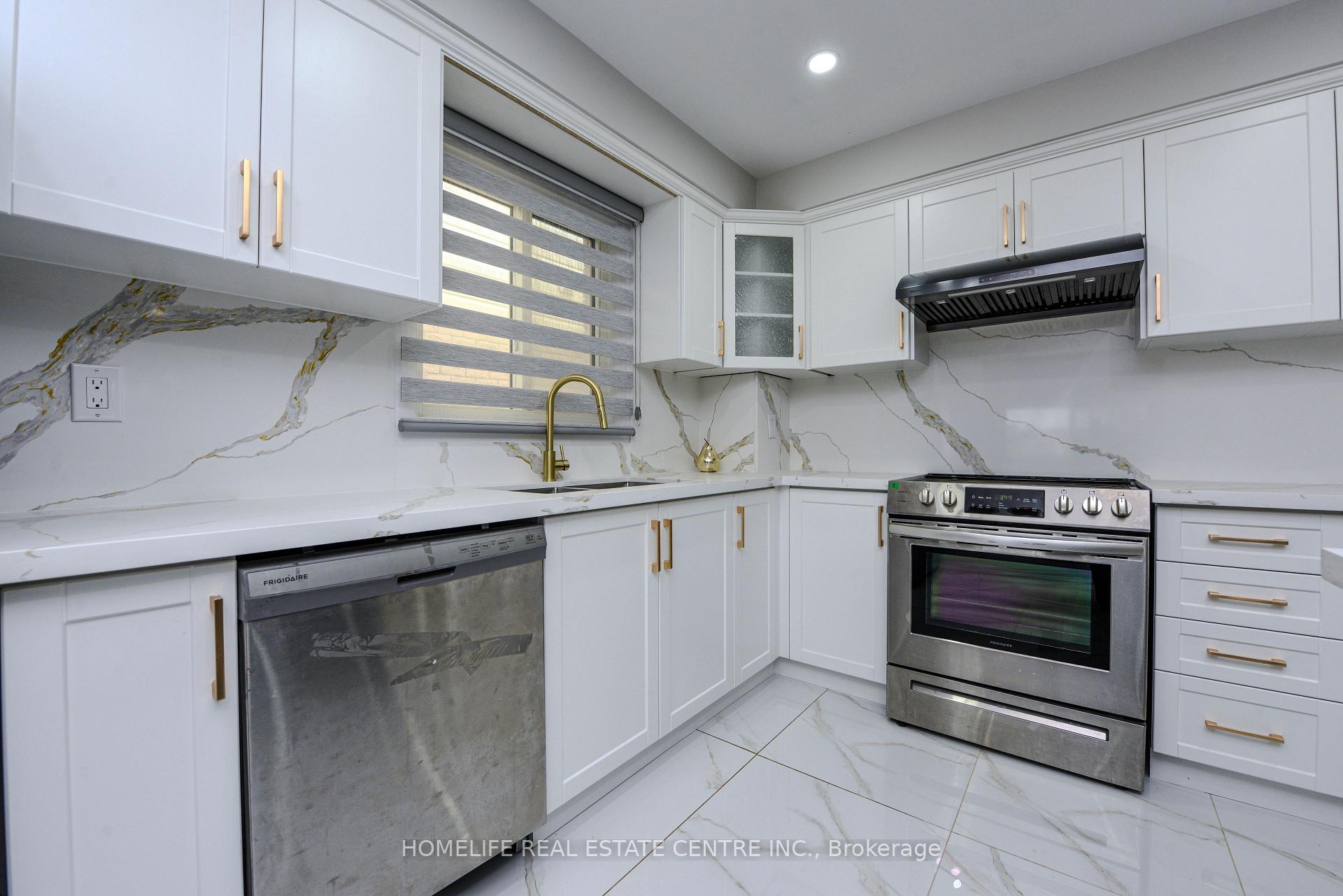 Photo 13 of 48 Dafoe Crescent, Brampton, Fletcher's West — HOMEH