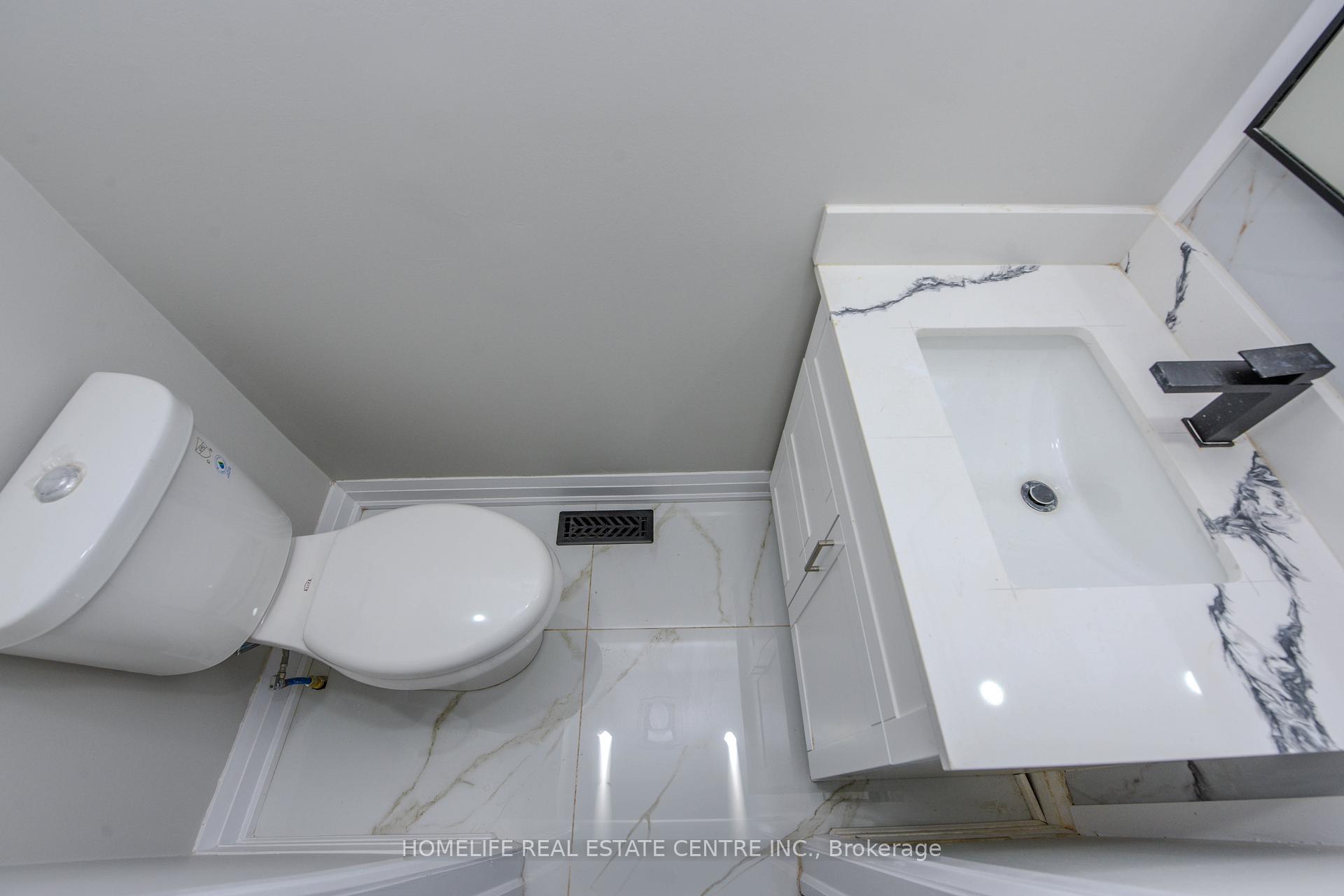 Photo 17 of 48 Dafoe Crescent, Brampton, Fletcher's West — HOMEH