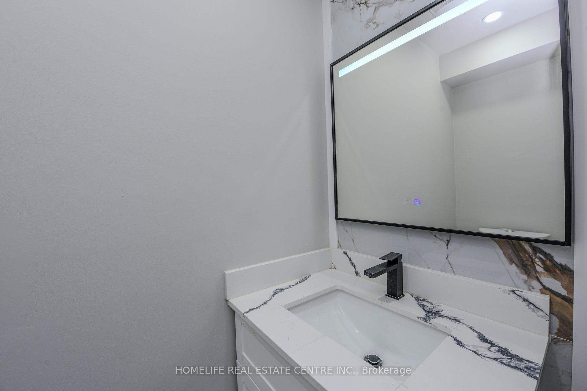 Photo 18 of 48 Dafoe Crescent, Brampton, Fletcher's West — HOMEH